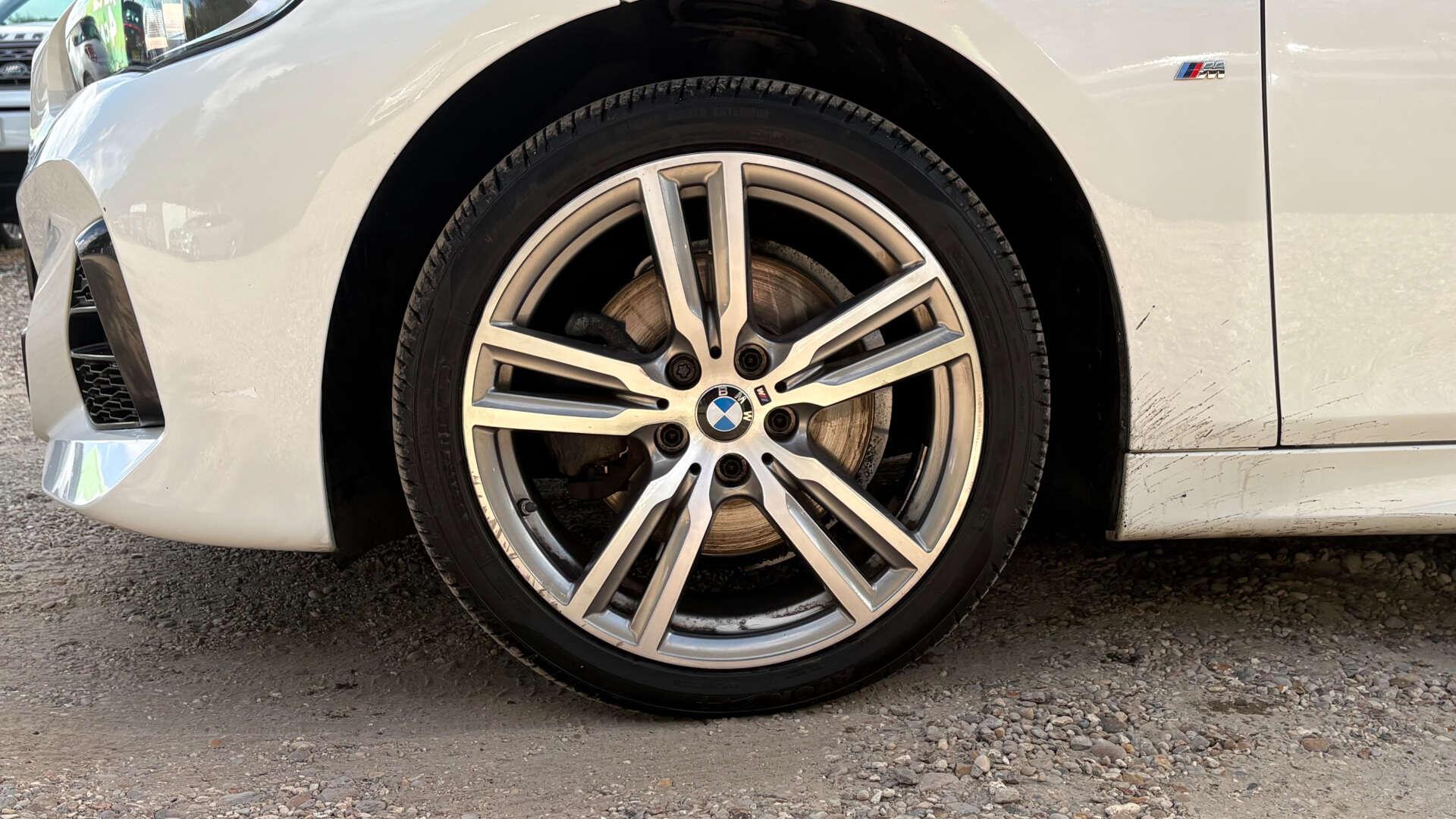BMW 2 Series view 38