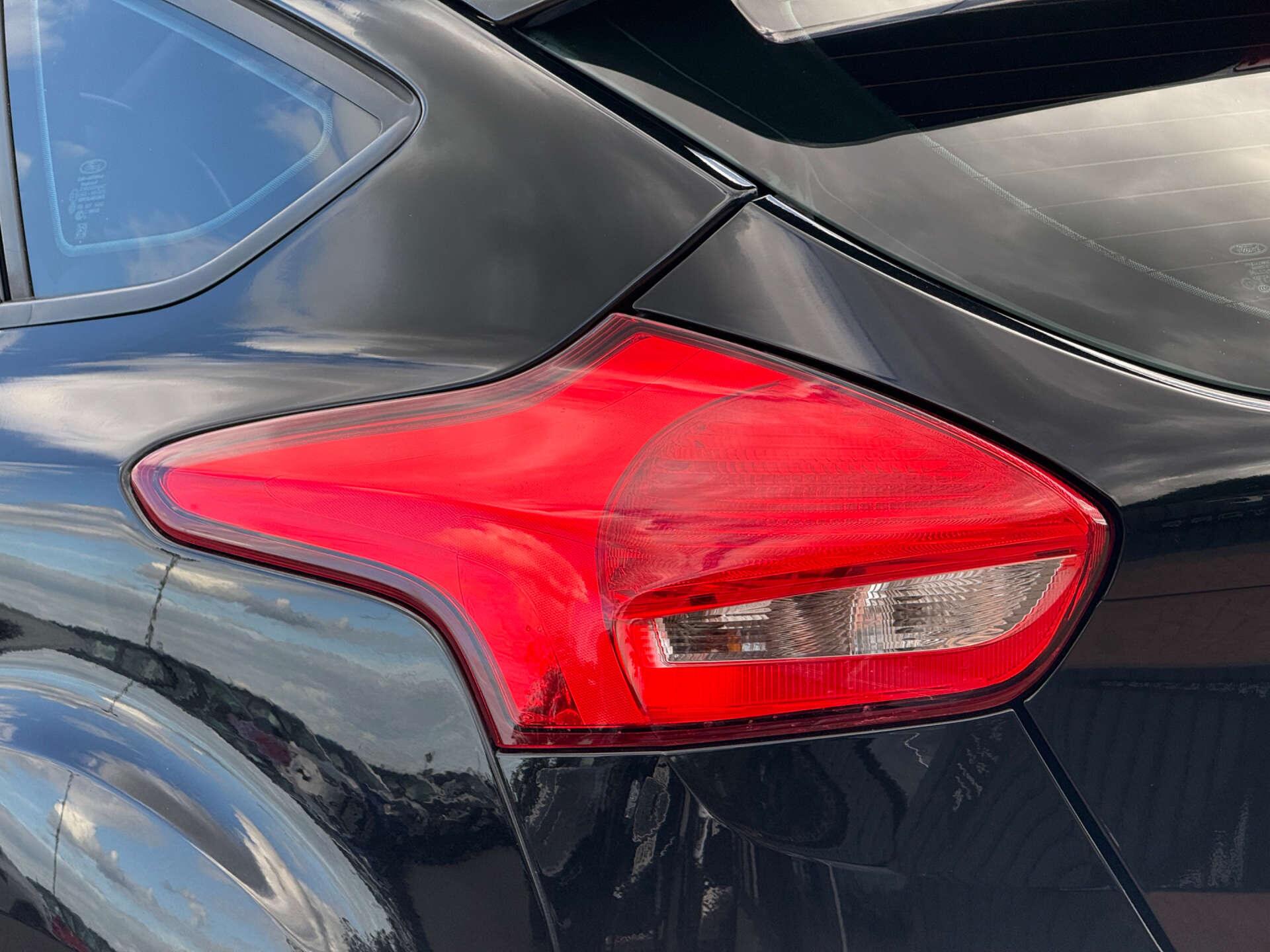 Ford Focus view 24