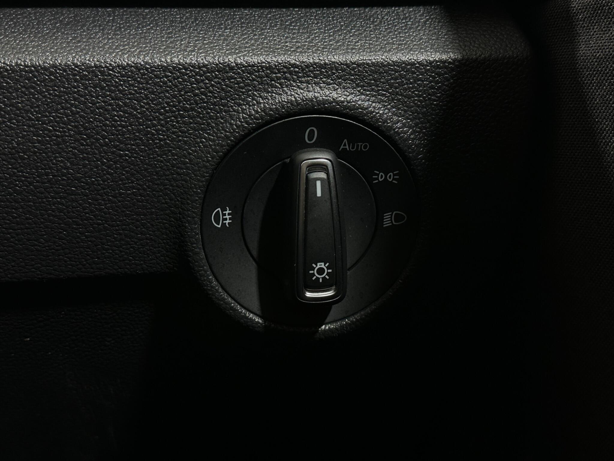 Volkswagen T-Roc view 18