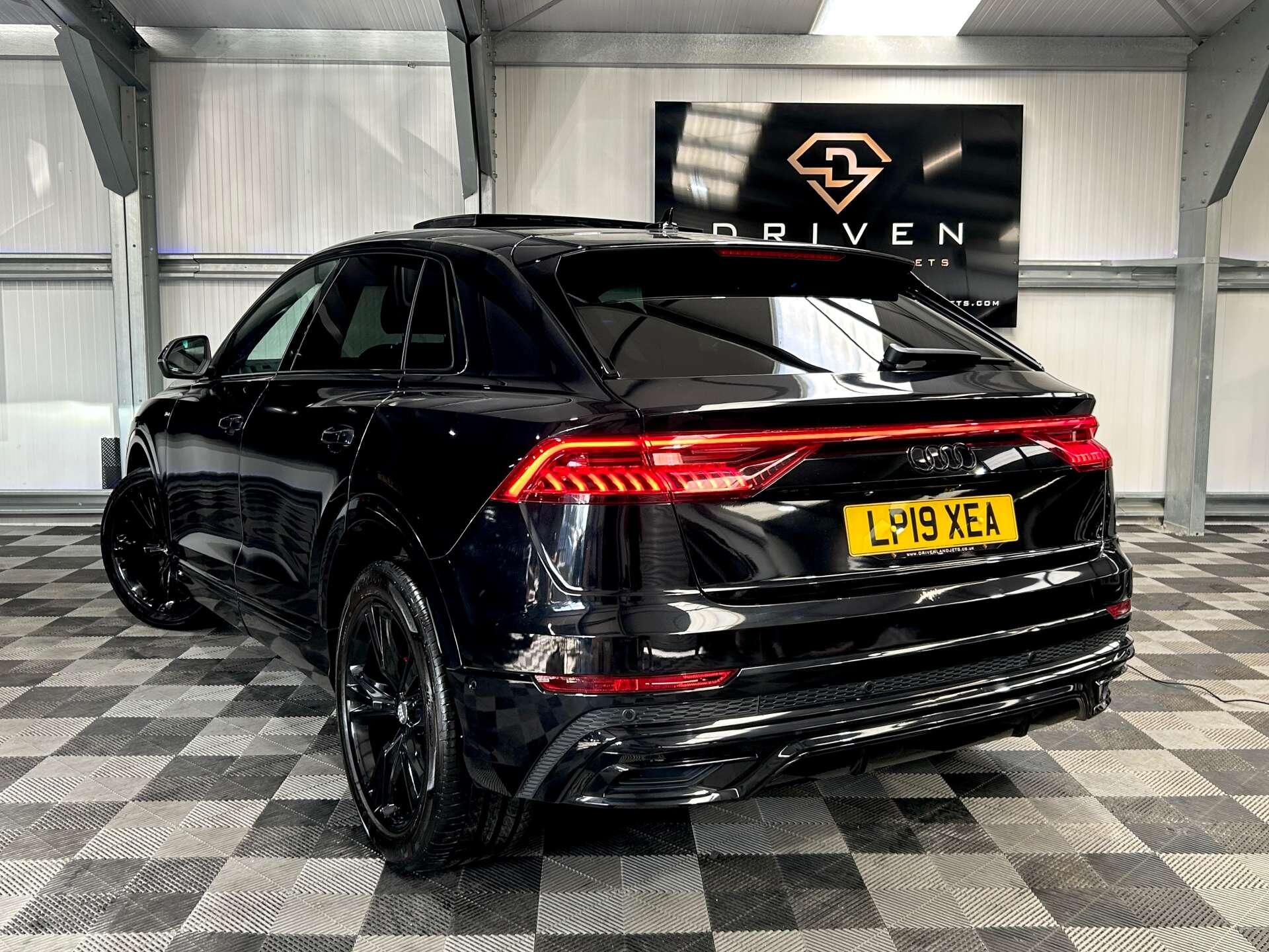 Audi Q8 view 3