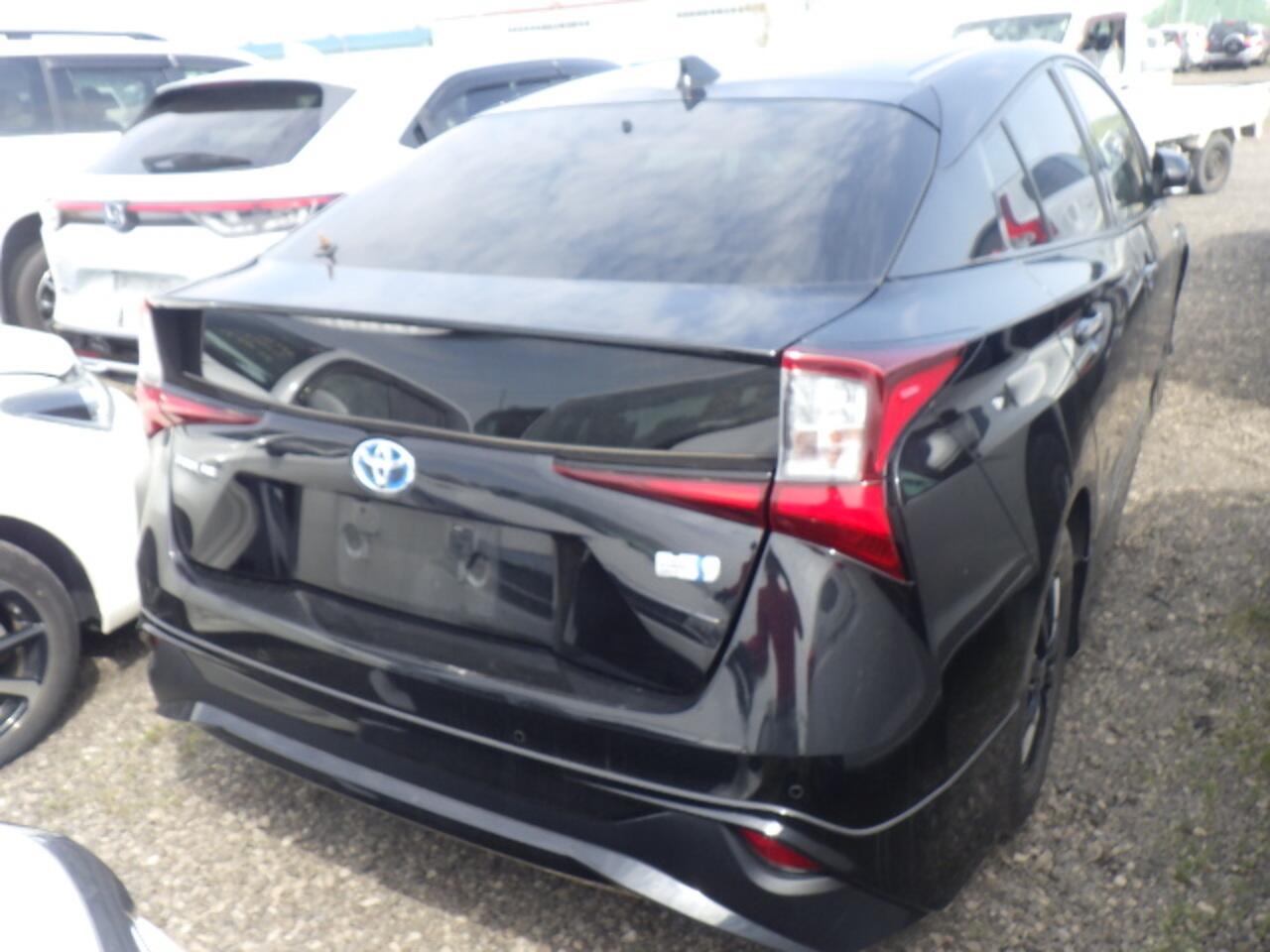 Toyota Prius view 3