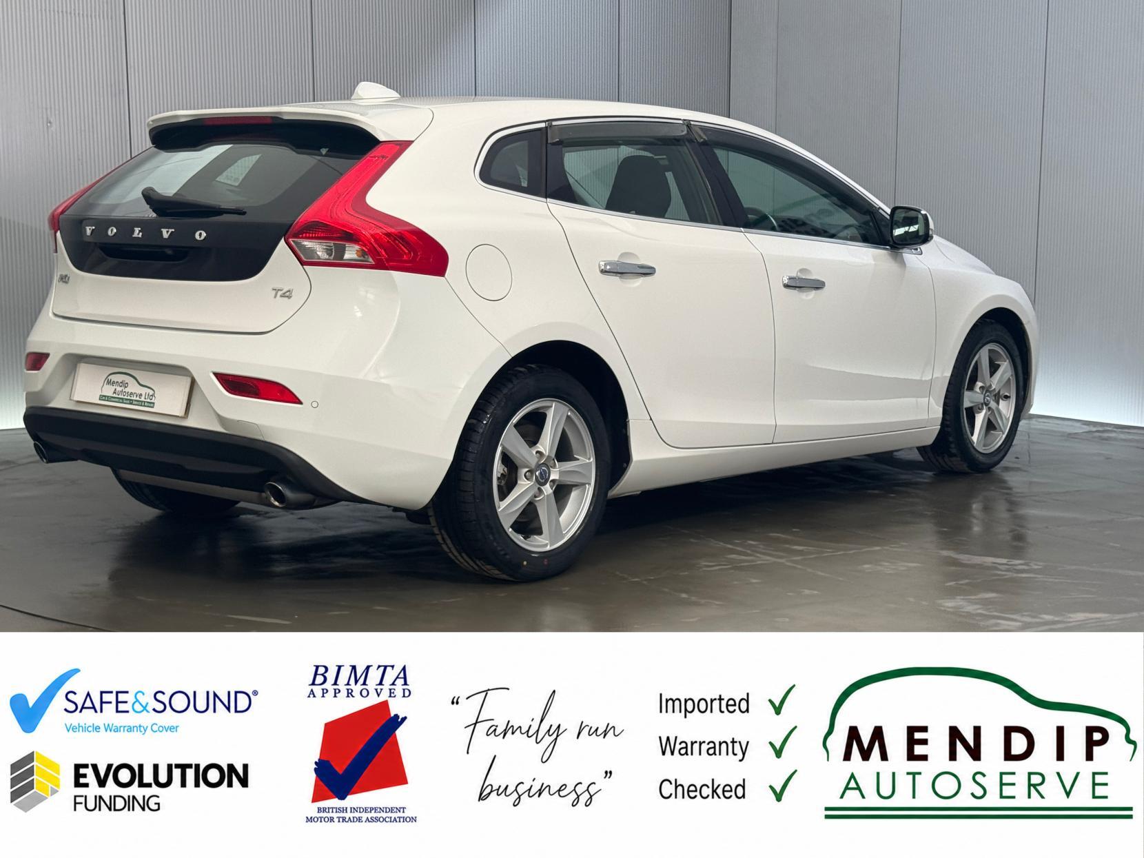 Volvo V40 view 22