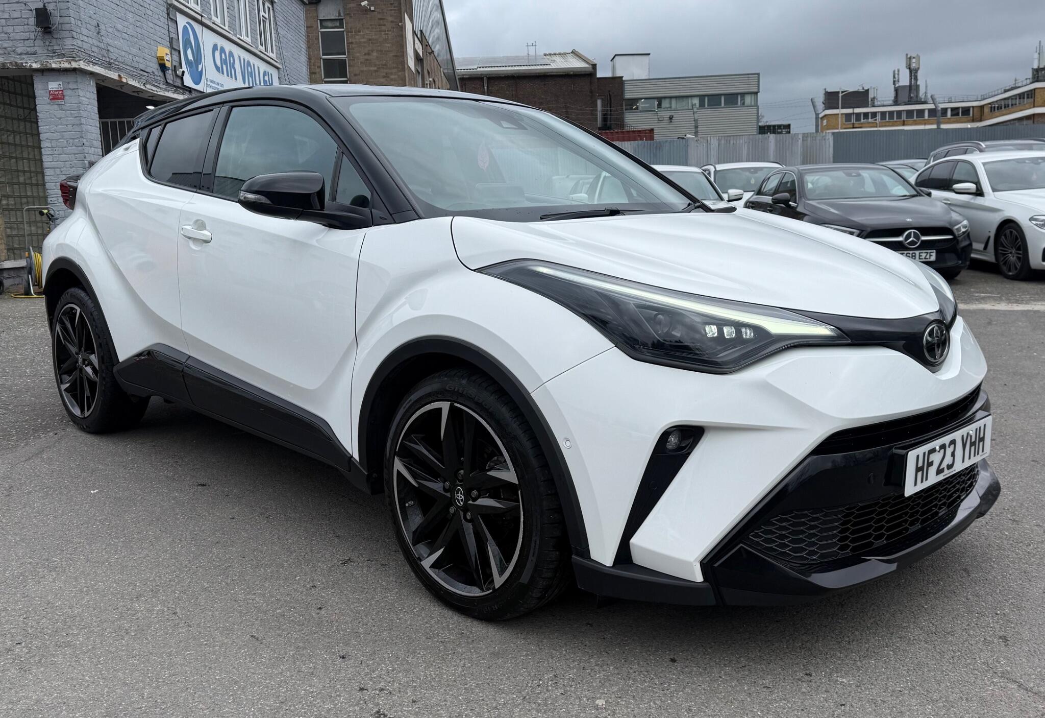 Toyota C-HR main image