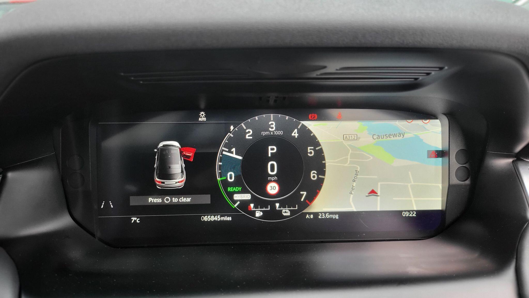 Land Rover Discovery Sport view 30