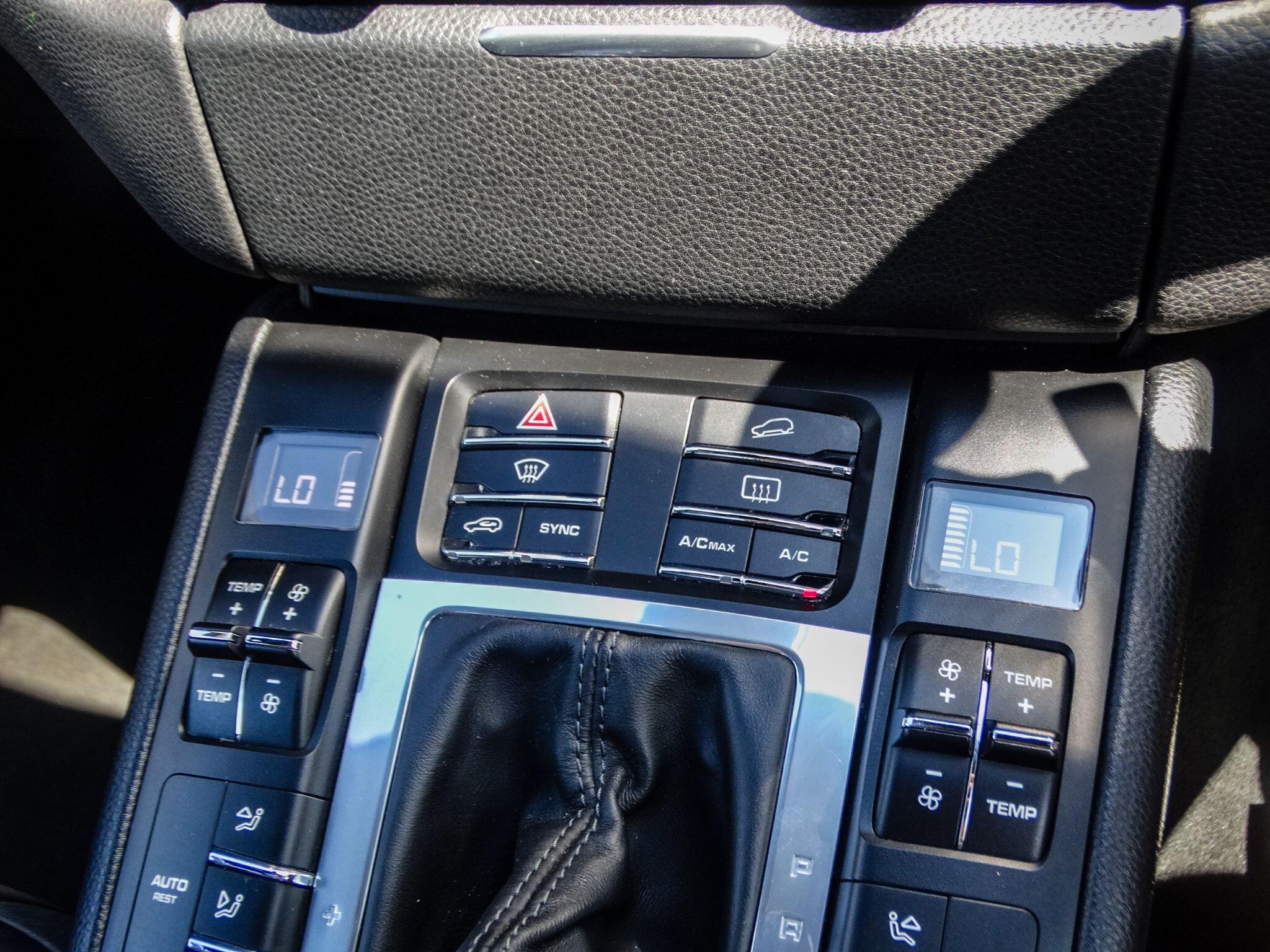 Porsche Macan view 24