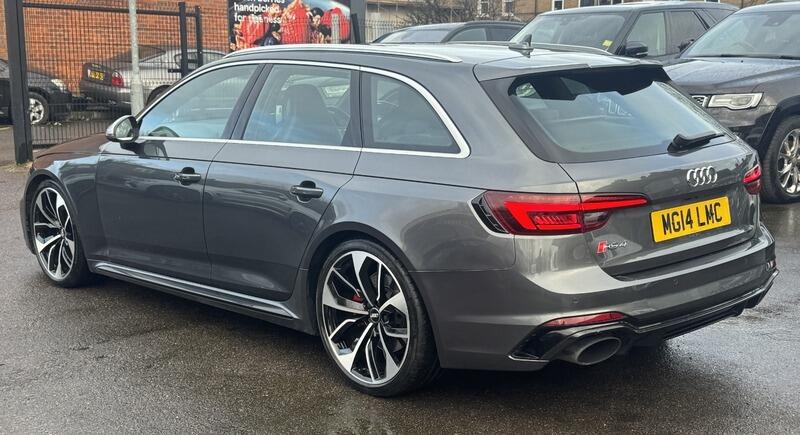 2018 Audi RS4 Avant image 8