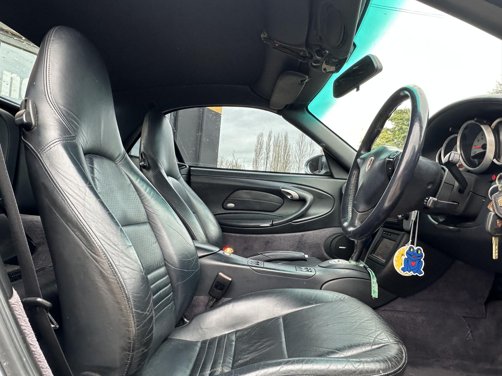 Porsche 911 view 12
