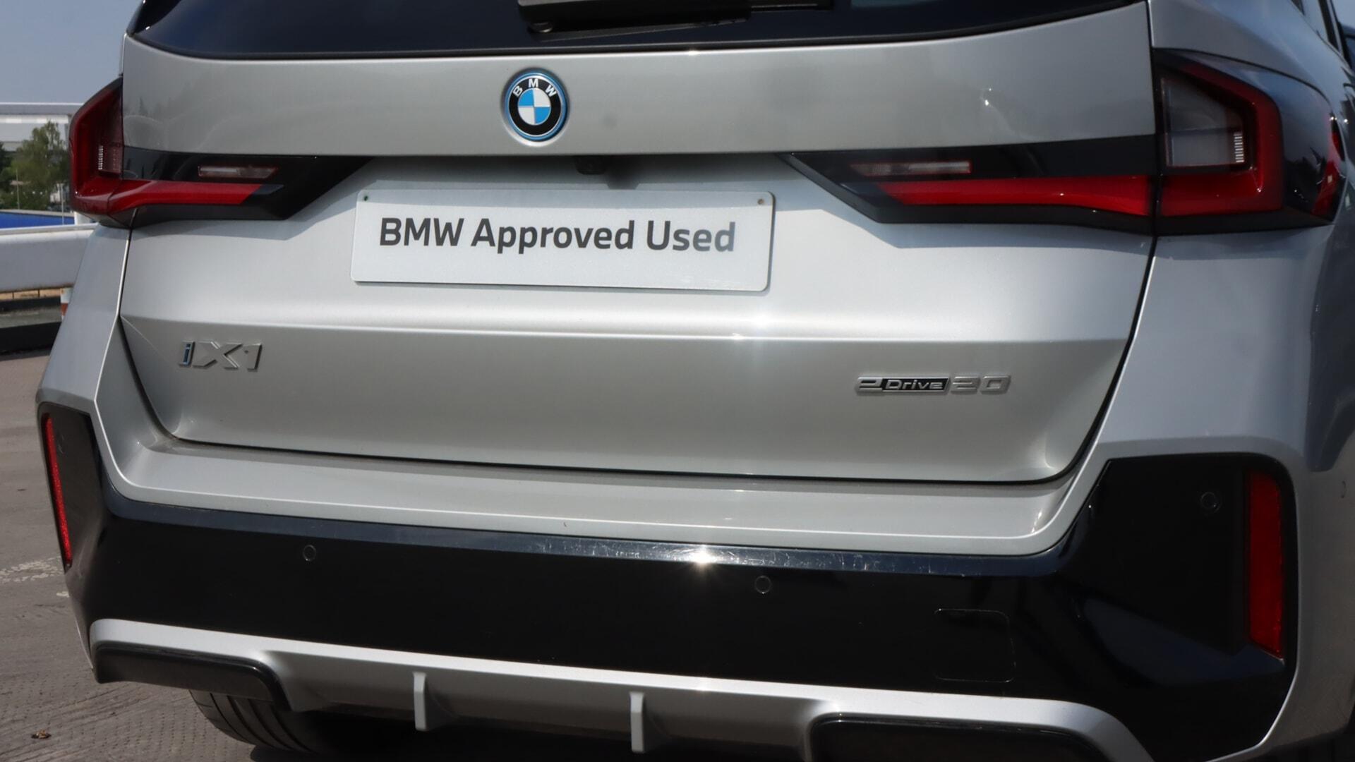 BMW Ix1 view 25