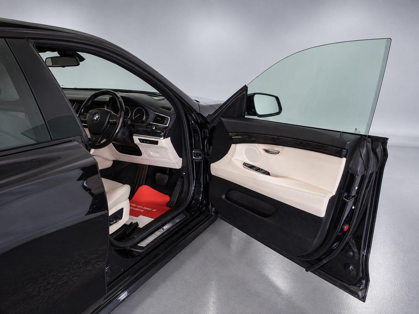 BMW 5 Series view 30