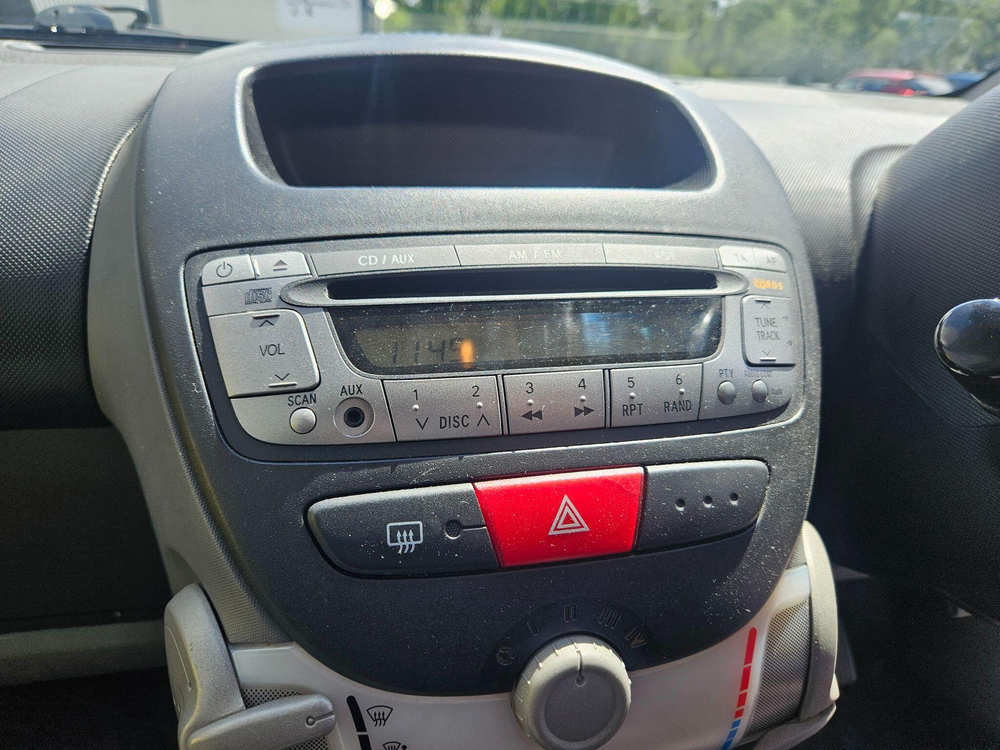 2005 Peugeot 107 image 17