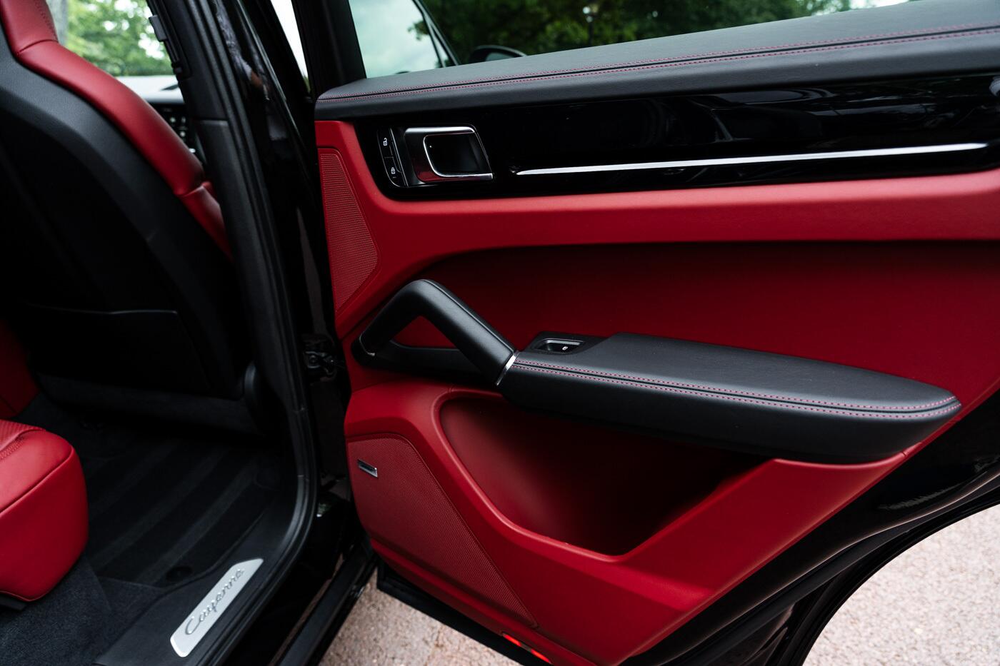 Porsche Cayenne view 38