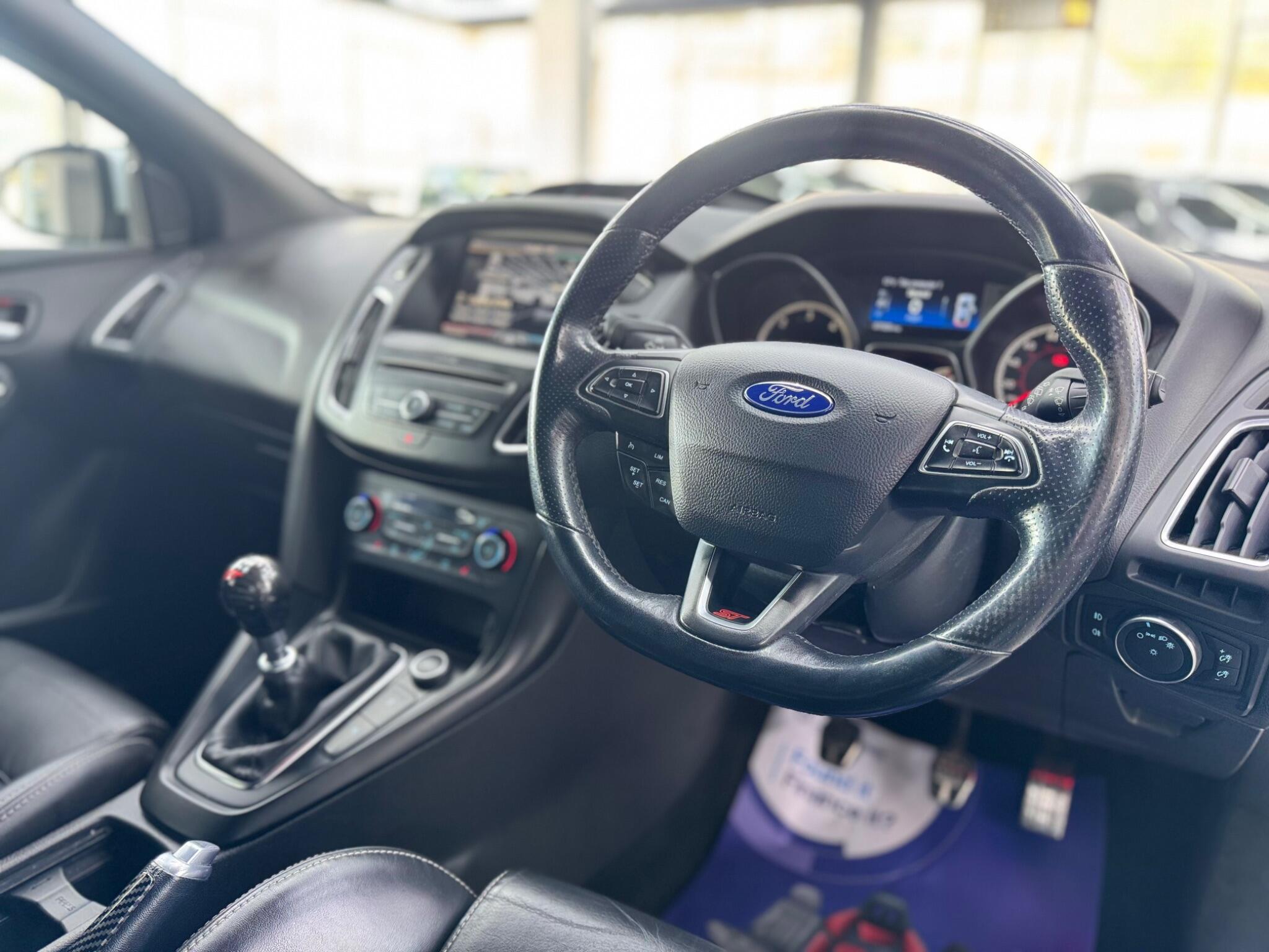 Ford Focus view 35