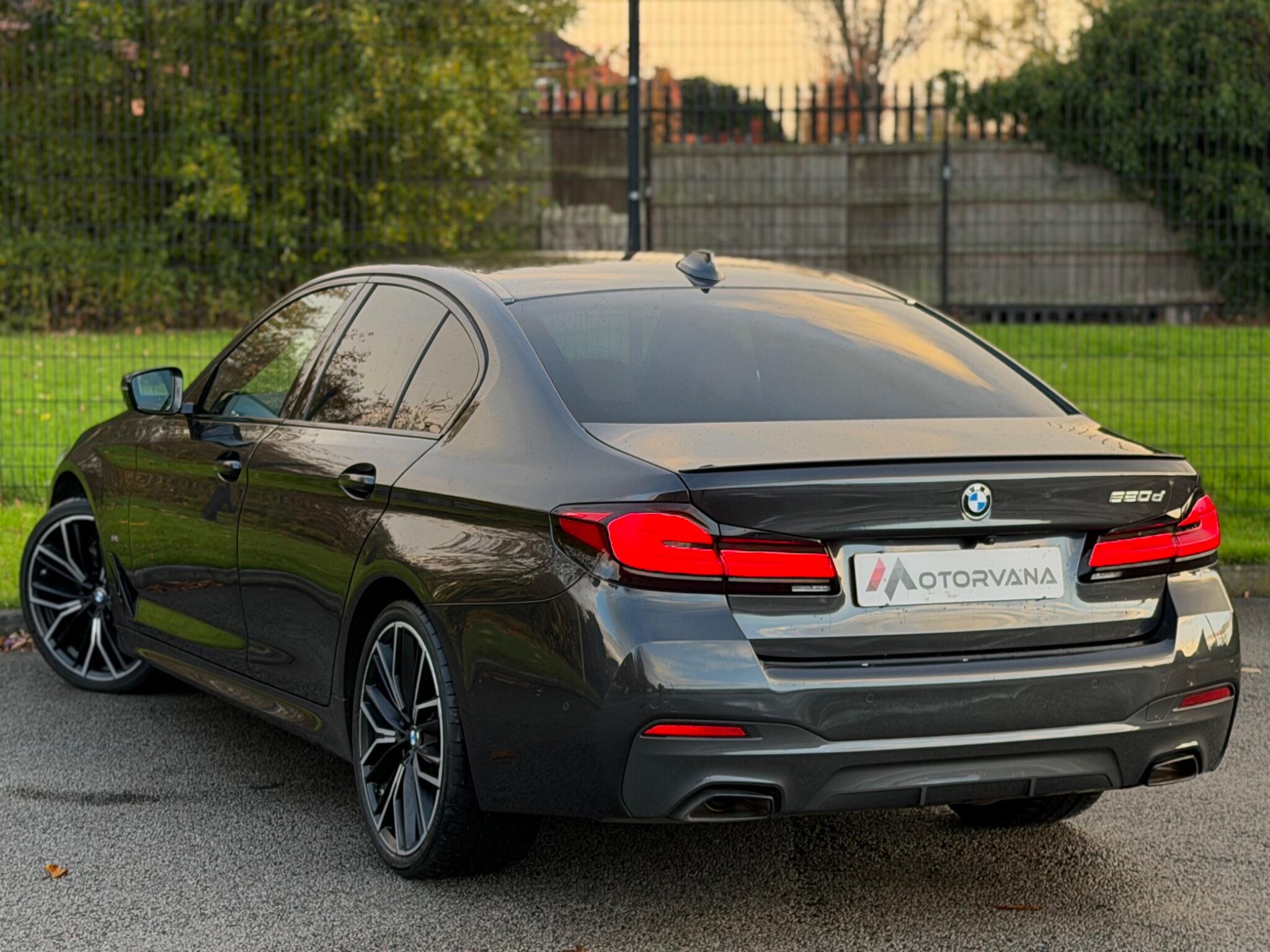 BMW 5 Series view 13
