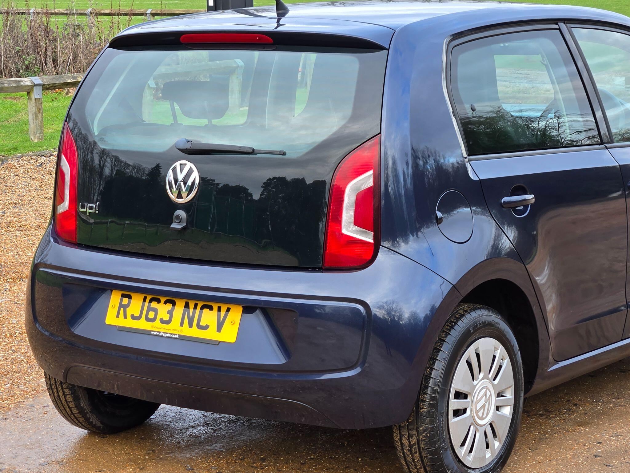 2013 Volkswagen up! 1.0 Move up! ASG Euro 5 5dr • 45,000 miles image 14