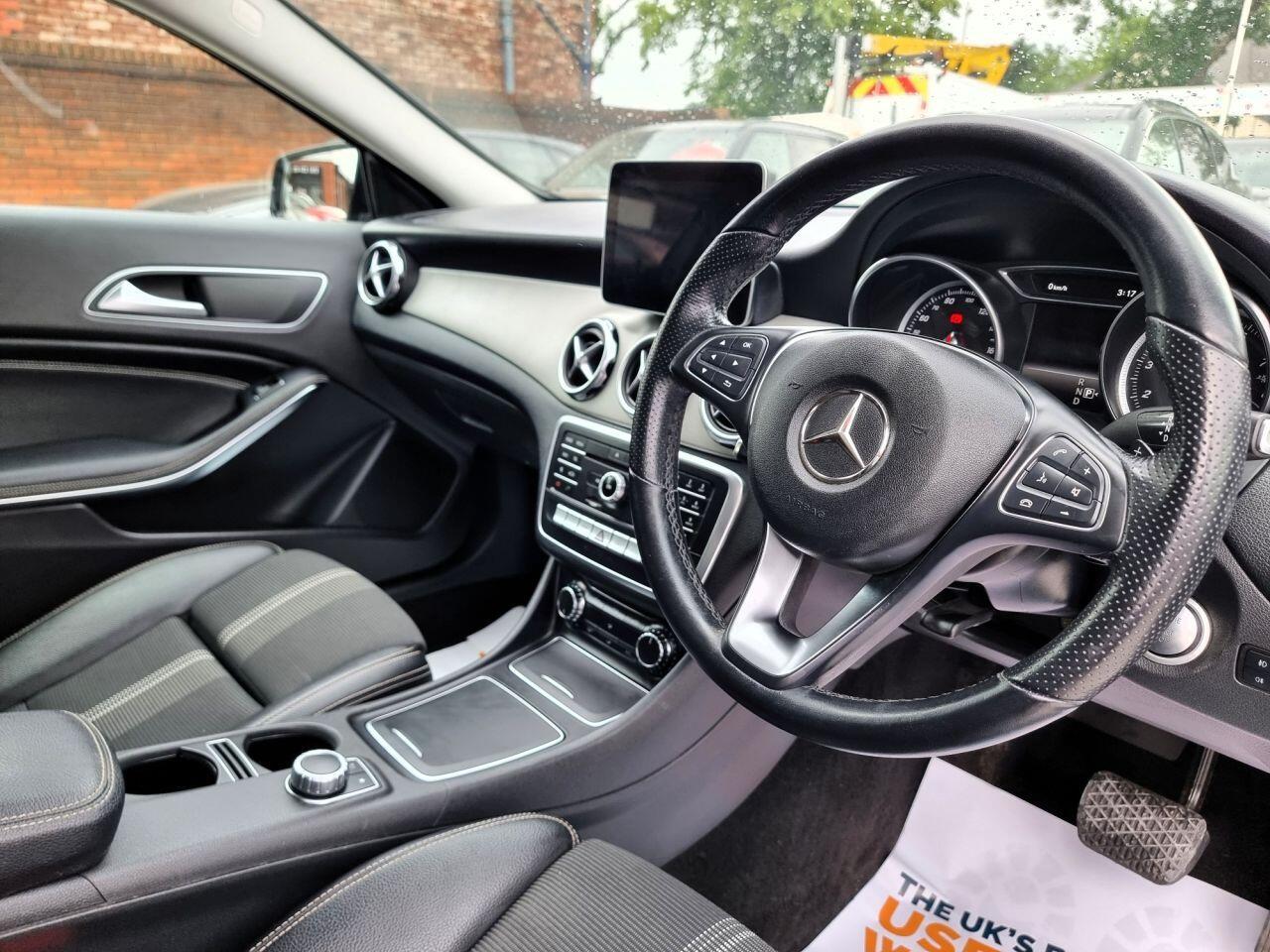 Mercedes-Benz Gla view 23