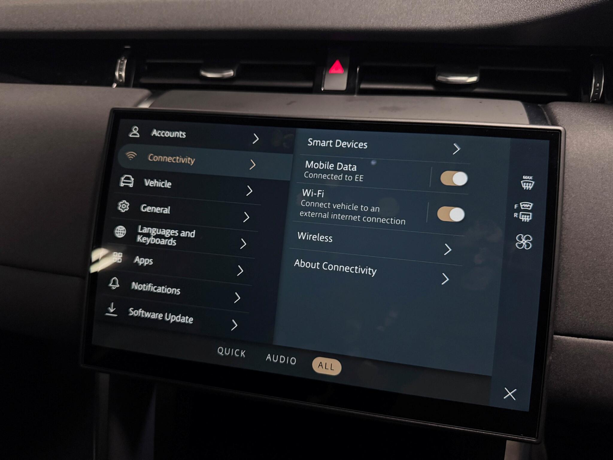 Land Rover Discovery Sport view 58