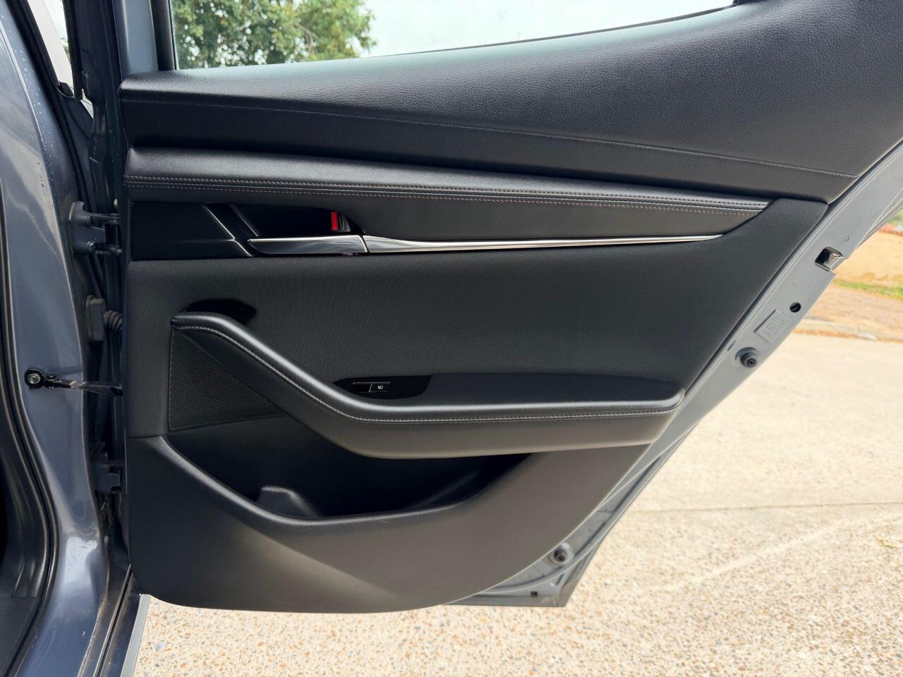 Mazda Mazda3 view 18