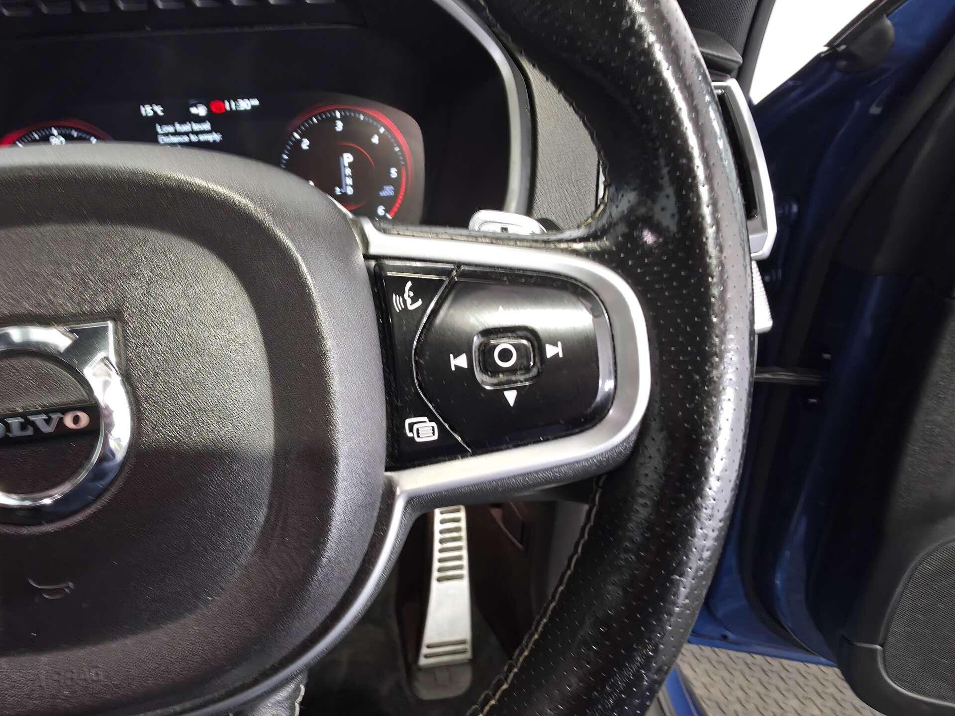 Volvo XC90 view 36