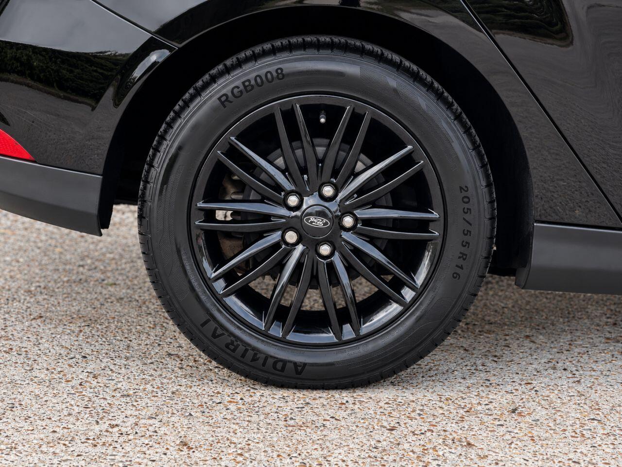Ford Focus view 13