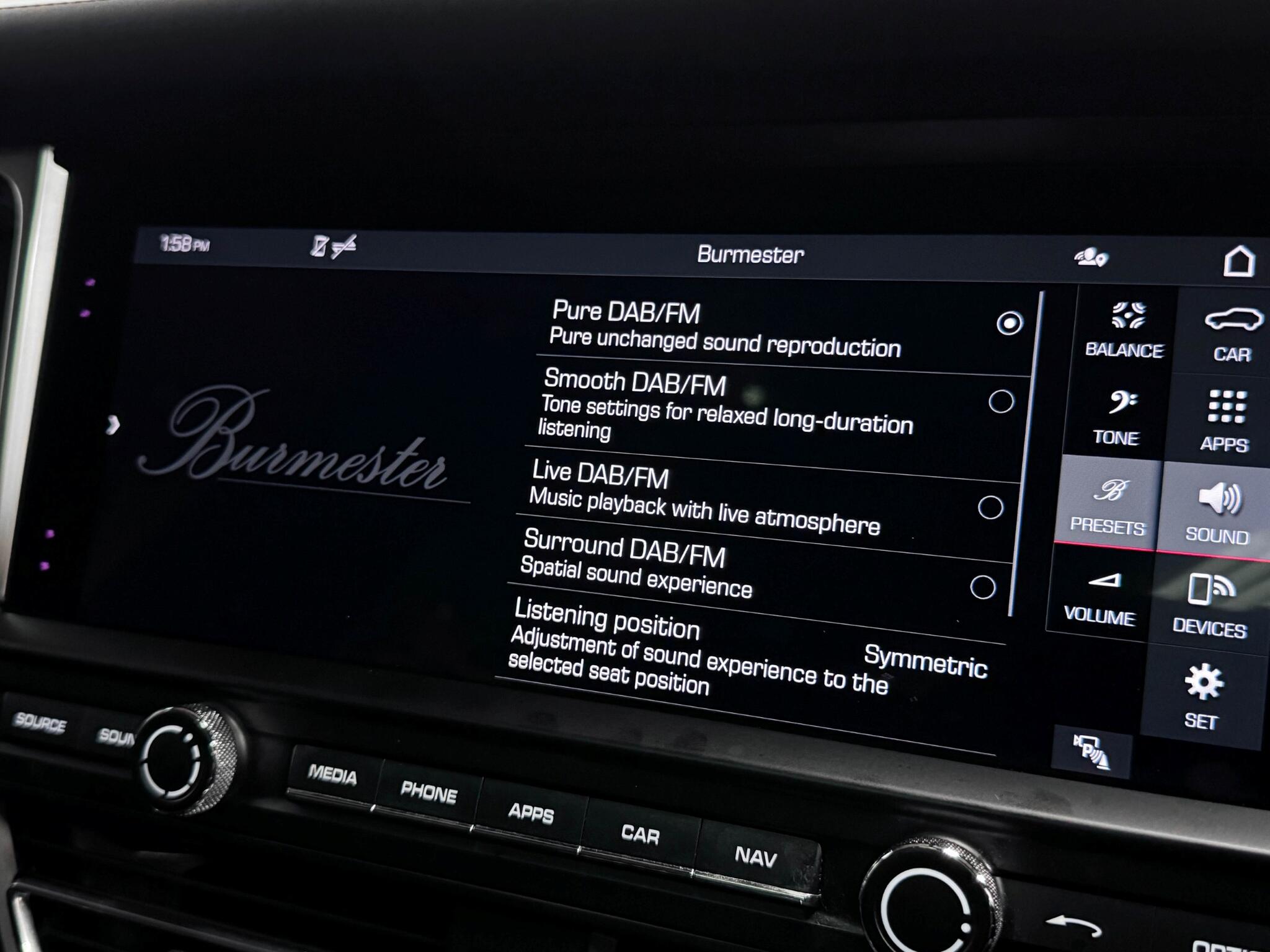 Porsche Macan view 64