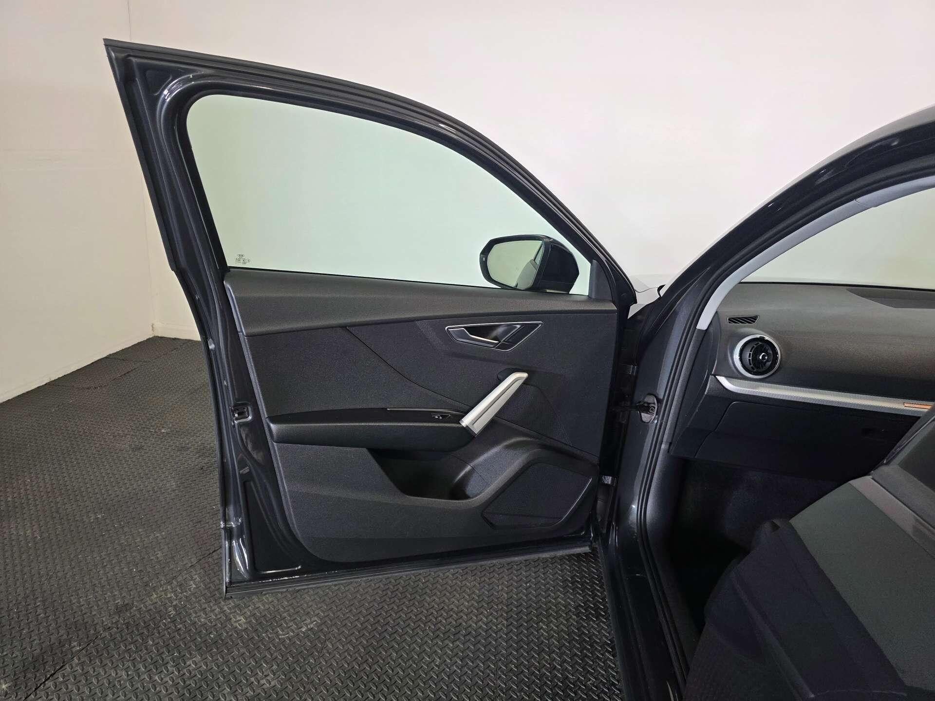 Audi Q2 view 53