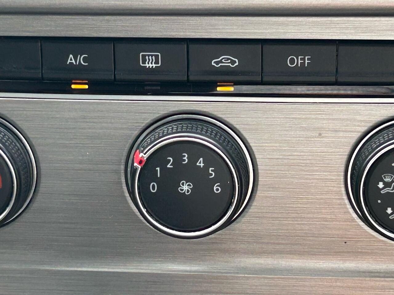 Volkswagen Golf view 25