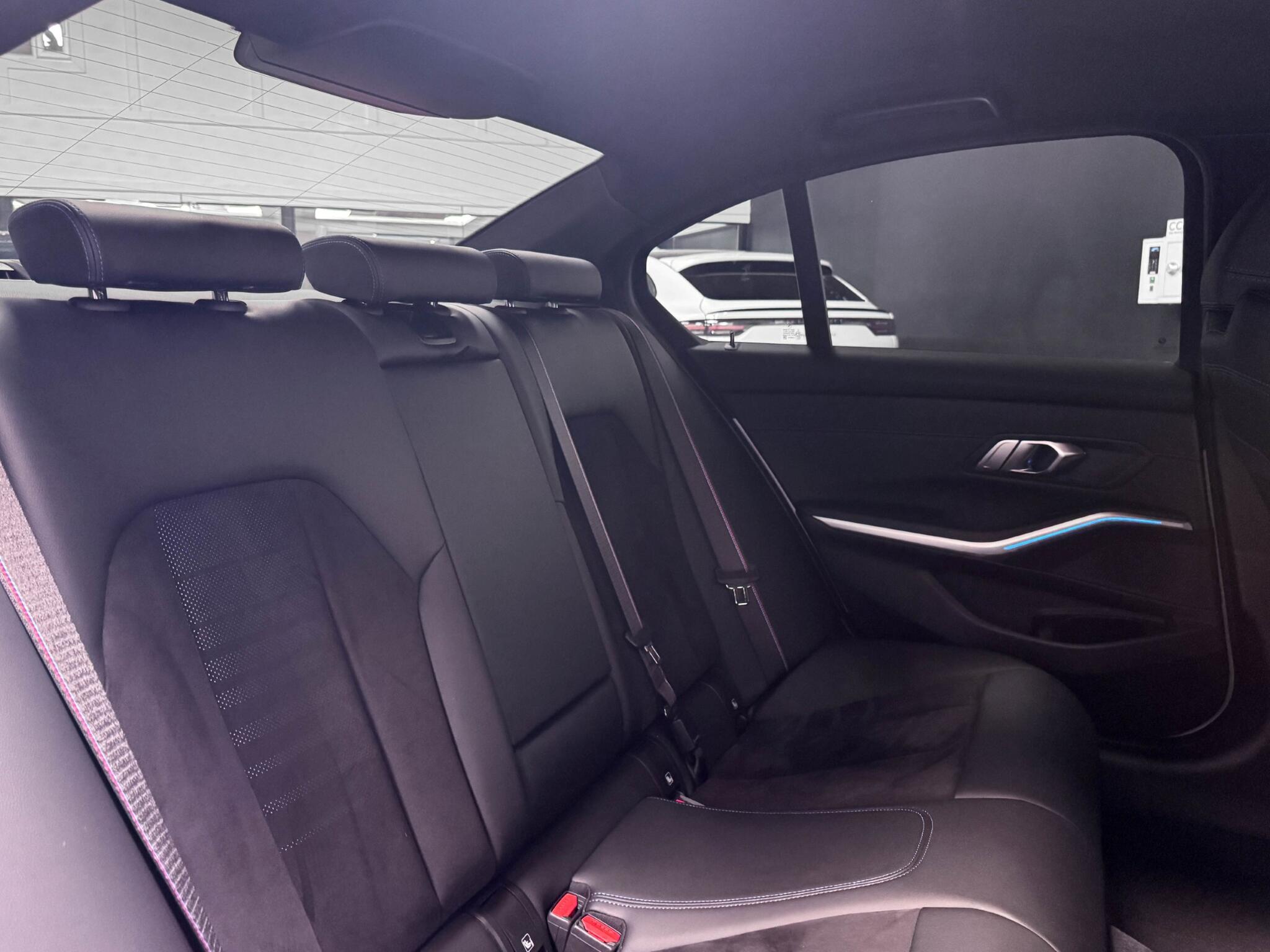 BMW 3 Series view 9