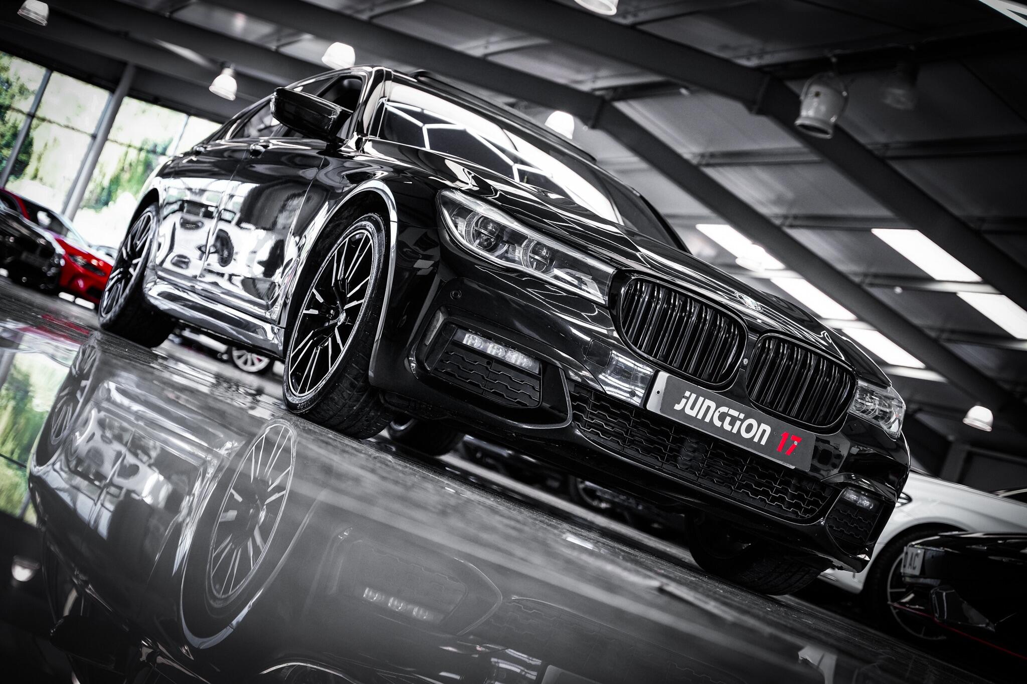 BMW 7 Series view 33