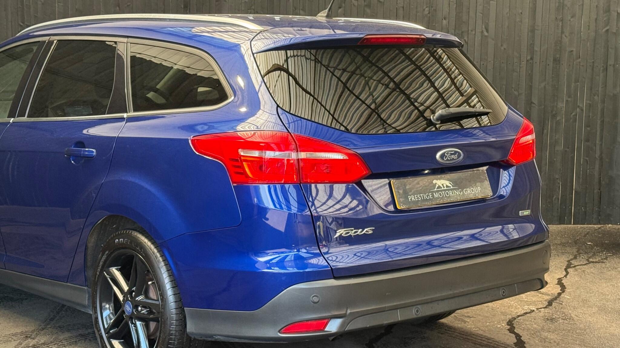 Ford Focus view 28