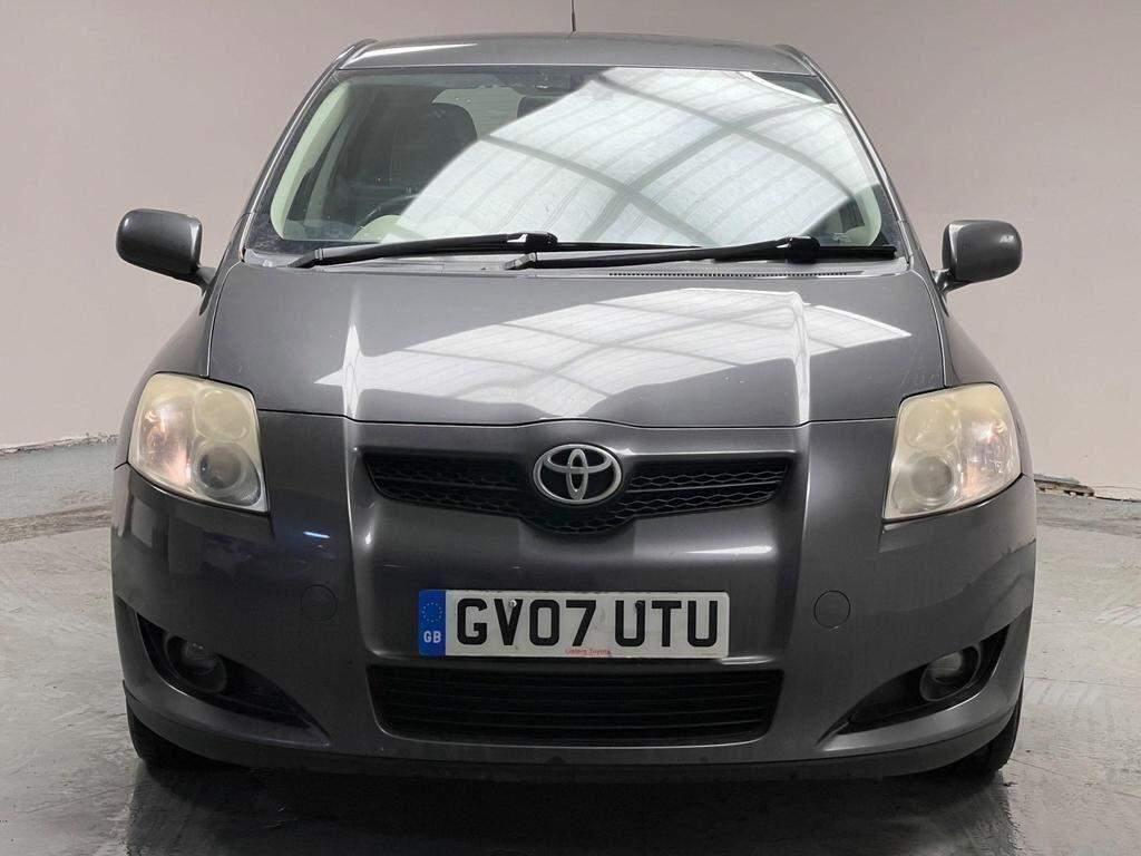 Toyota Auris view 3