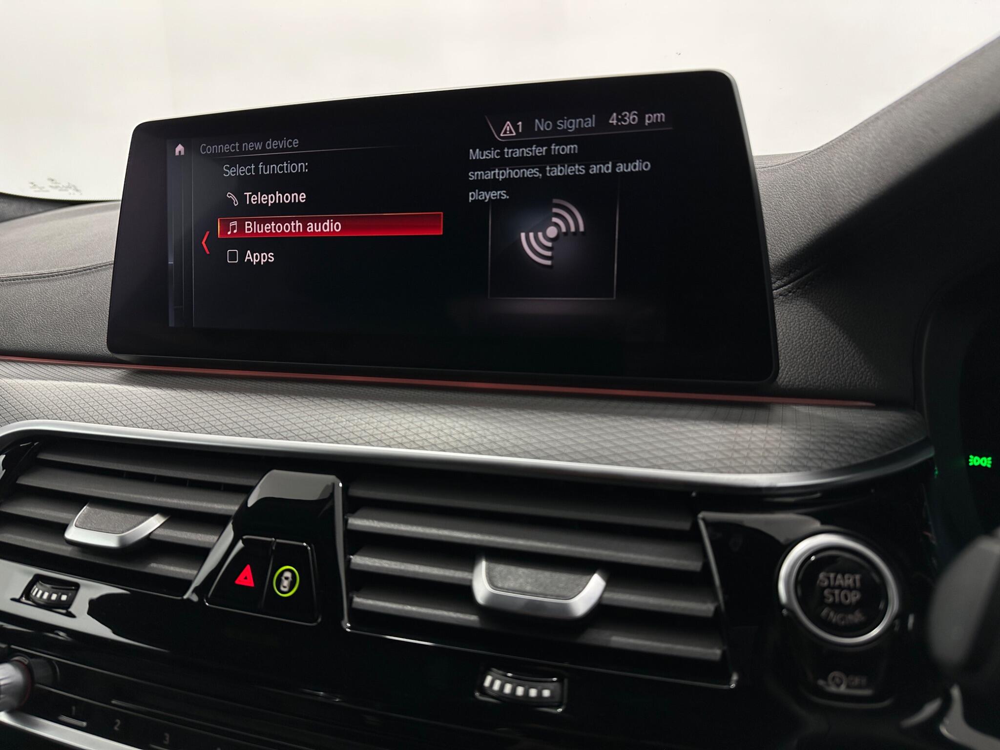 BMW 5 Series view 26