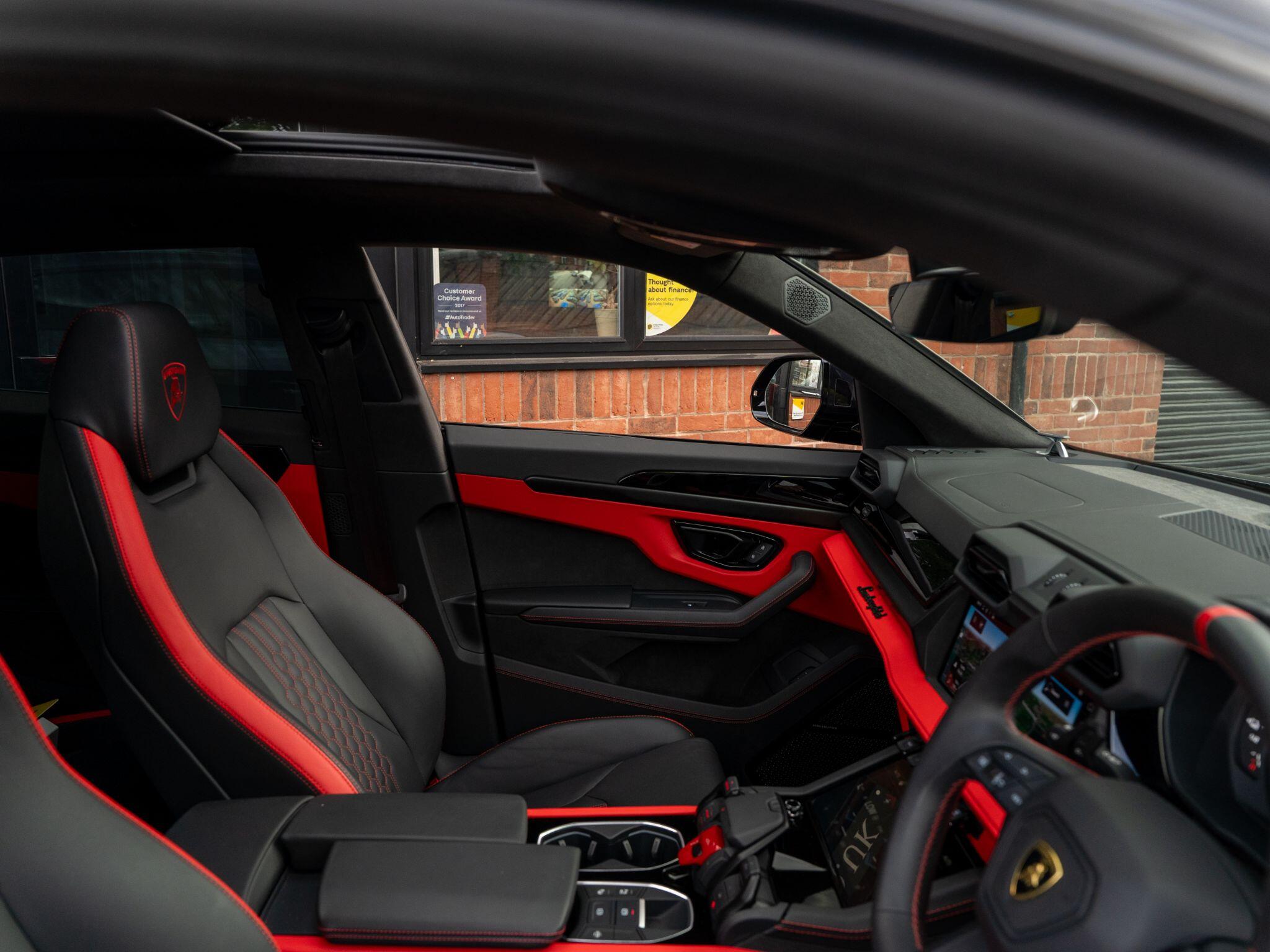 Lamborghini Urus view 45