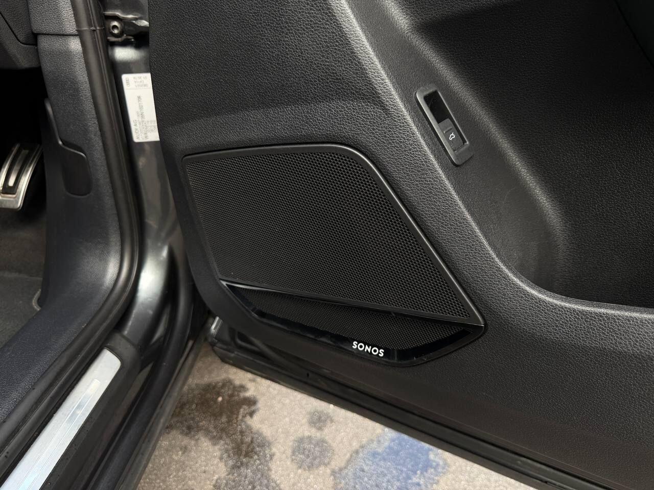 Audi Q3 view 33