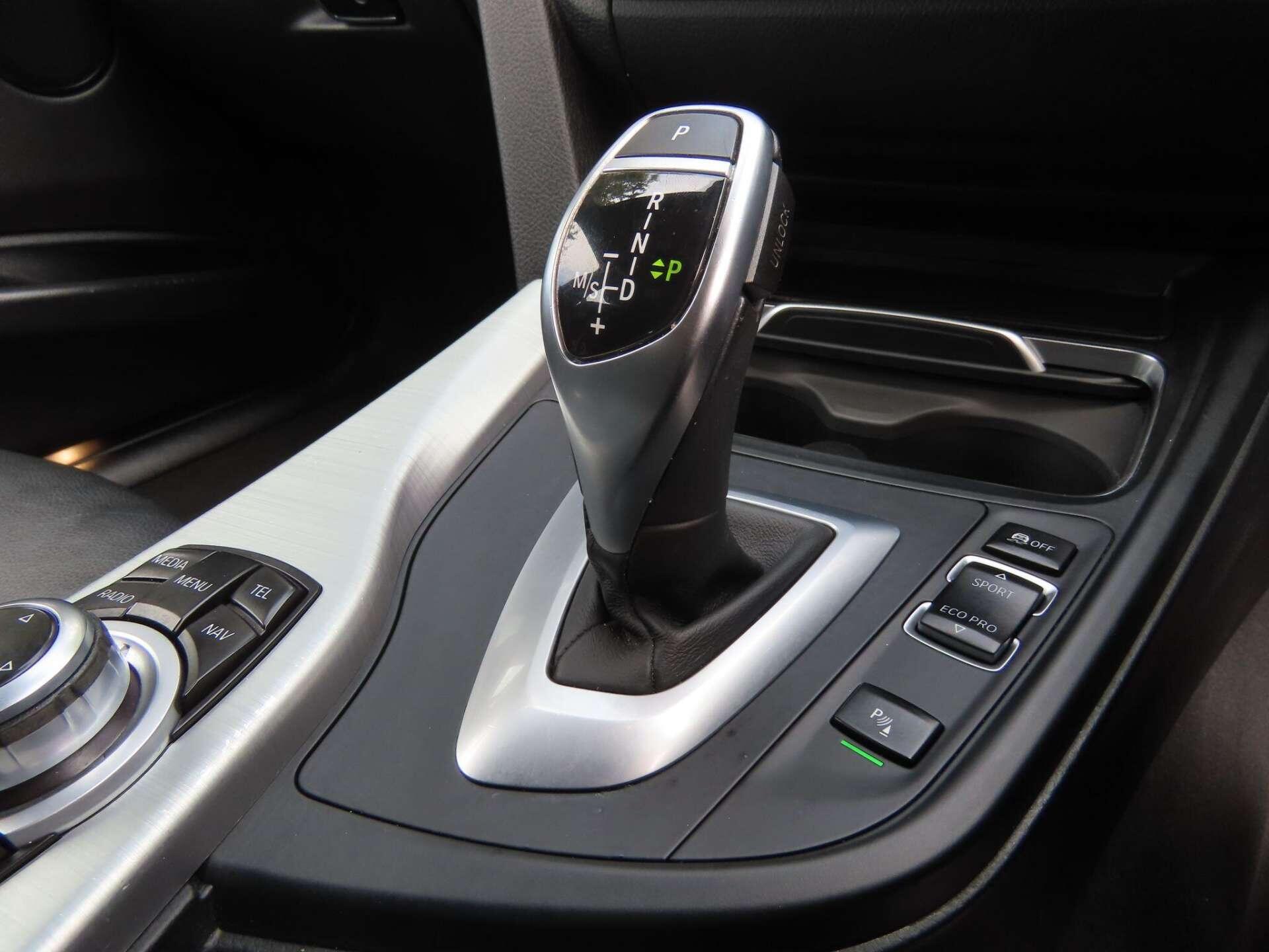 BMW 3 Series view 12