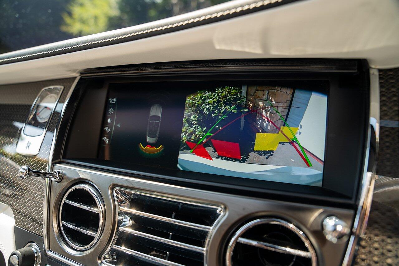 Rolls-Royce Dawn view 91