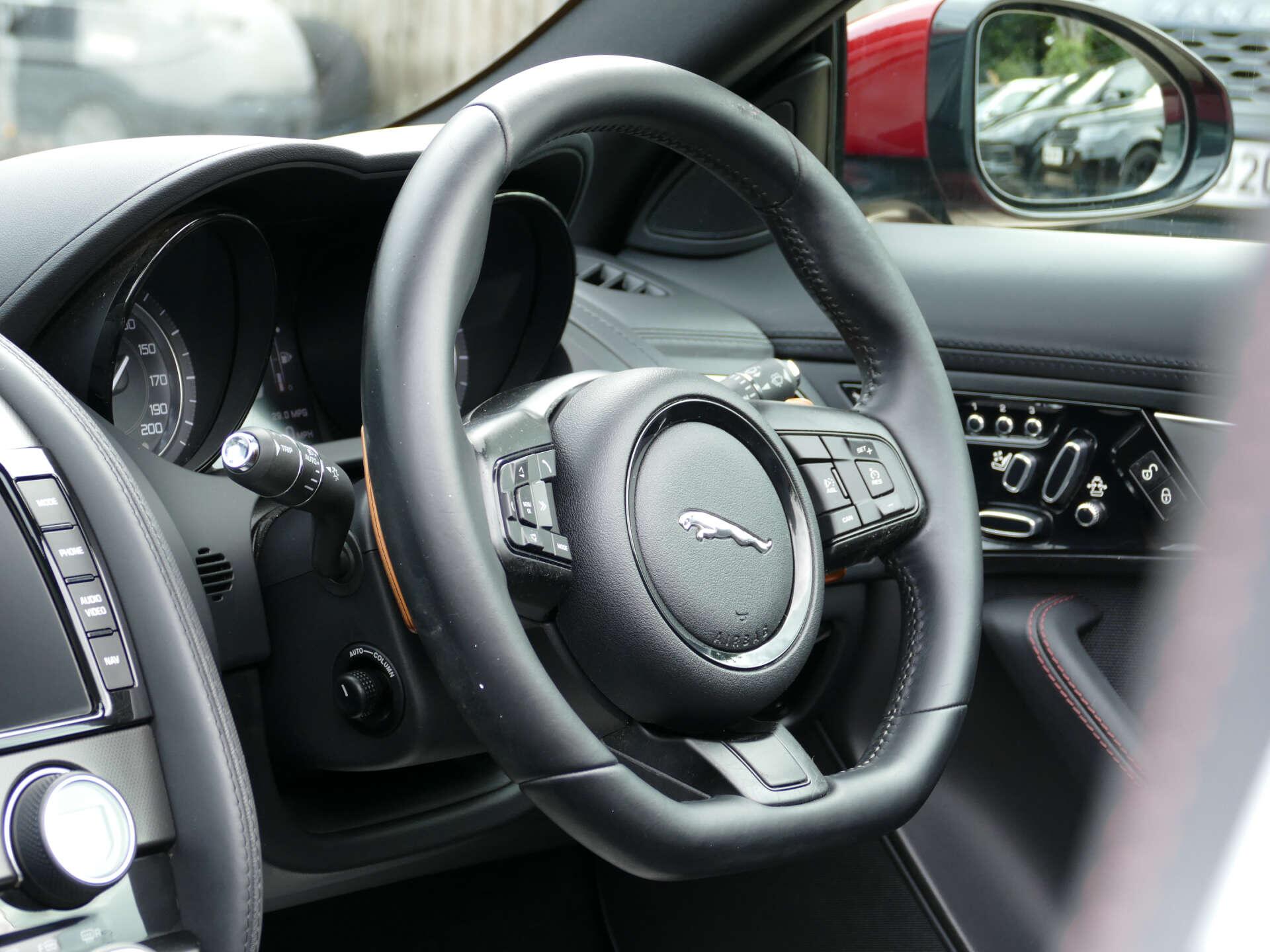 Jaguar F-Type view 40
