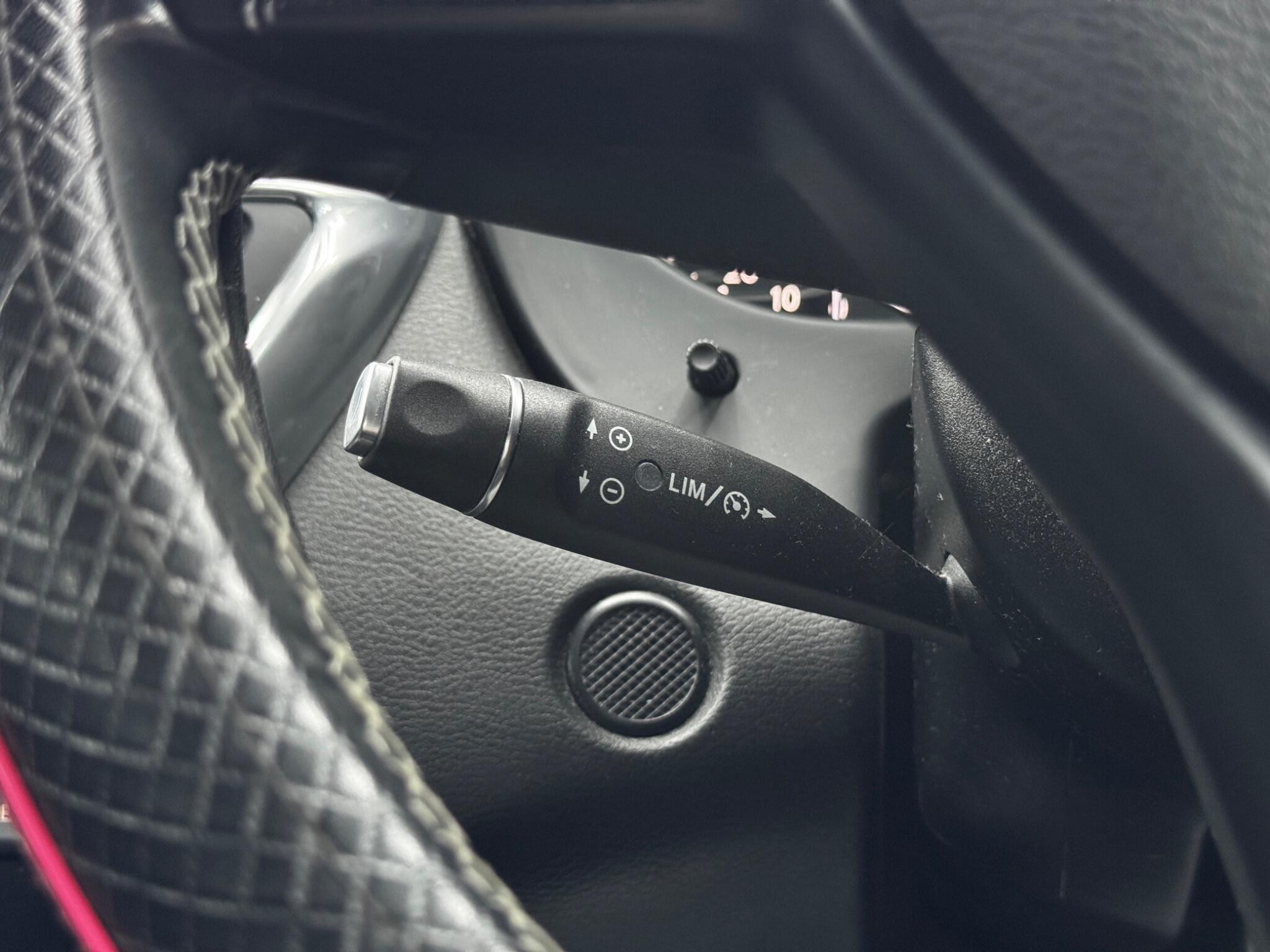 Infiniti Q30 view 22