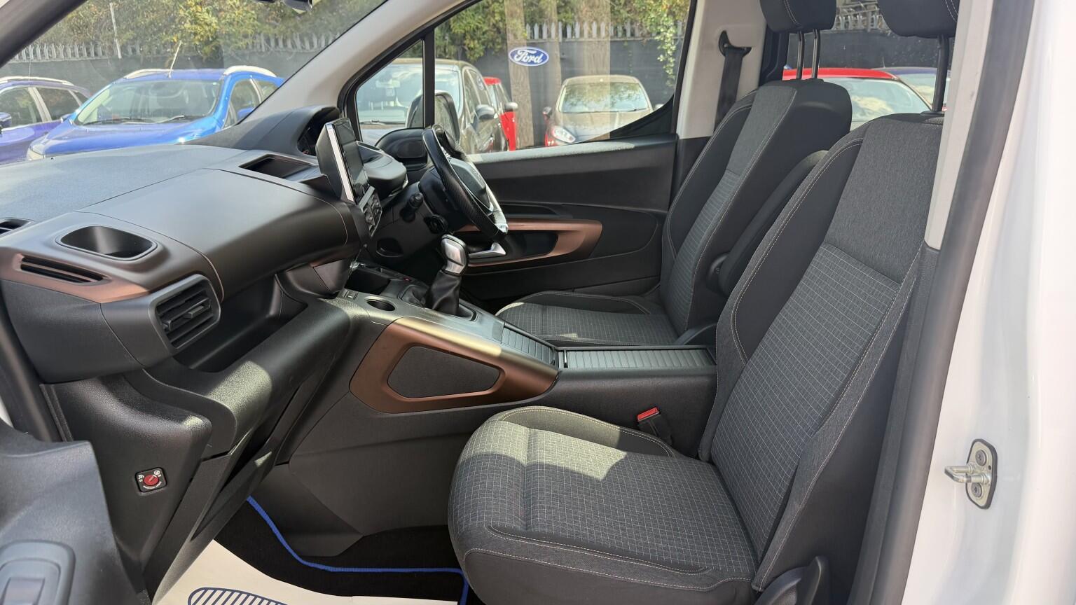 Peugeot Rifter view 16