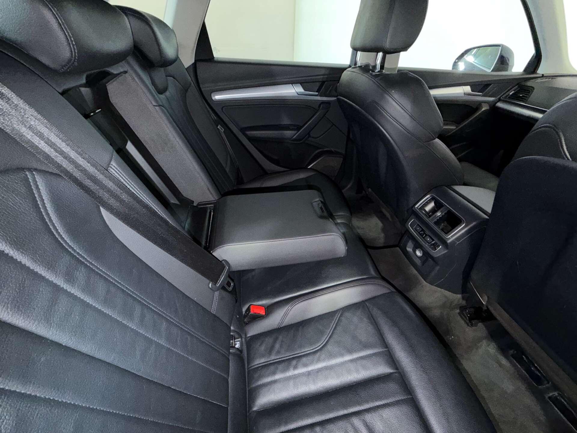 Audi Q5 view 45