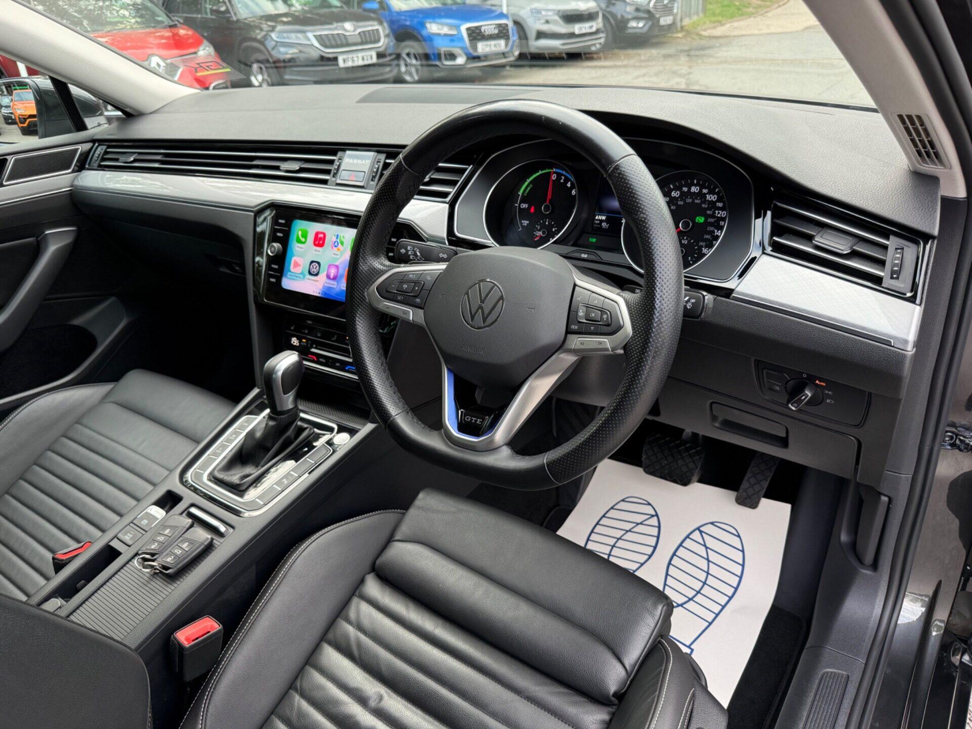 Volkswagen Passat view 14