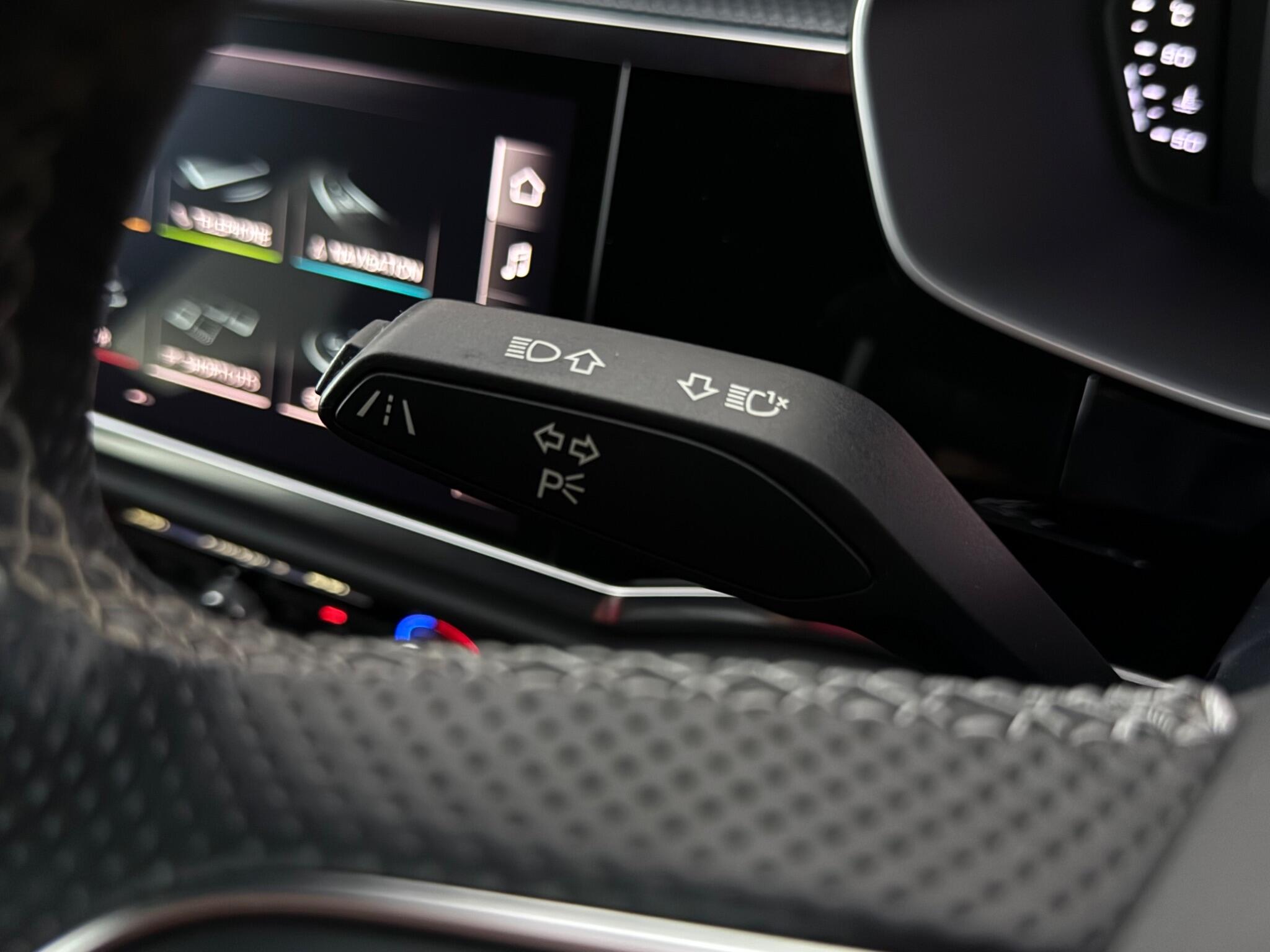Audi Q3 view 18