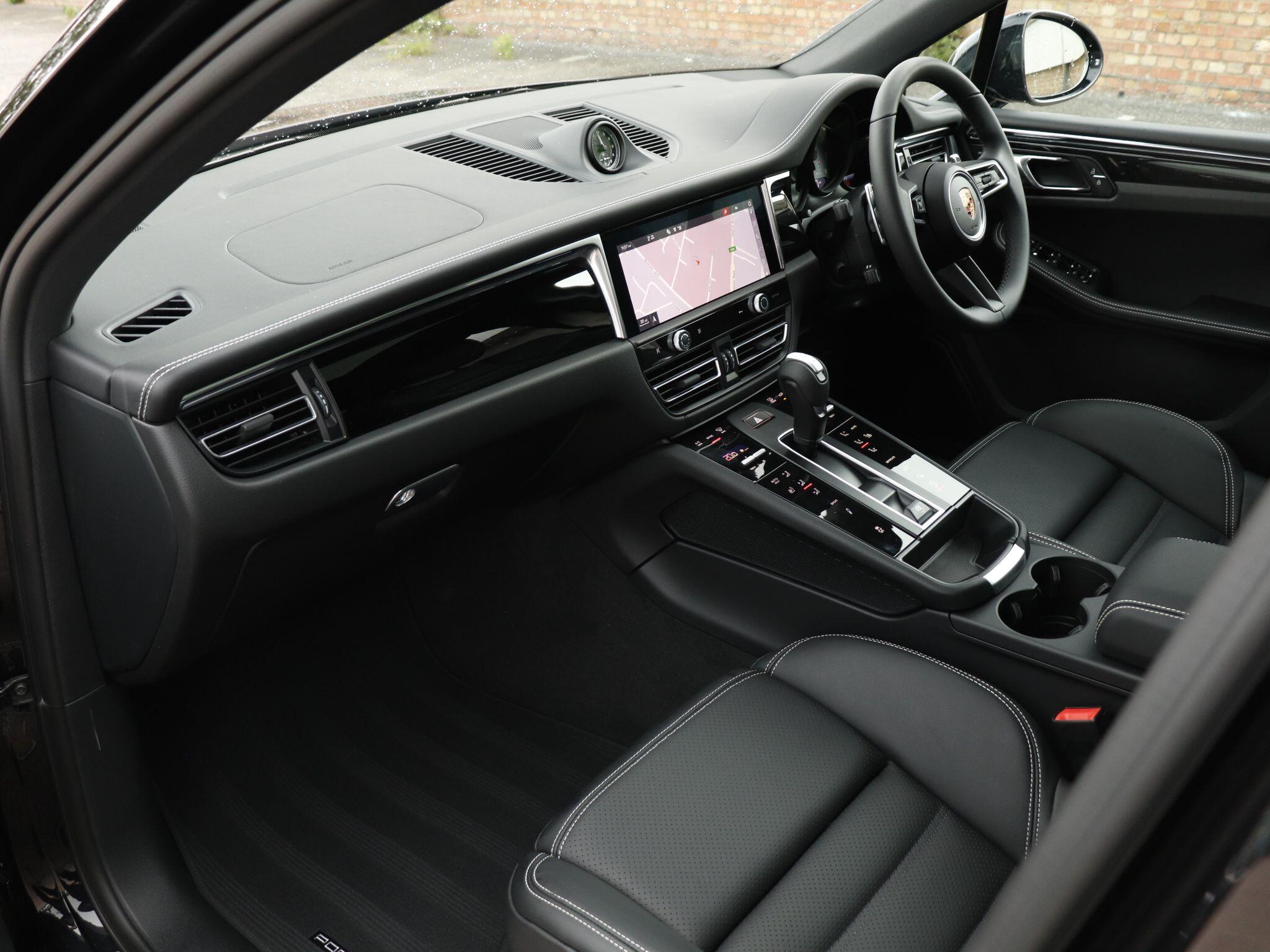 Porsche Macan view 9