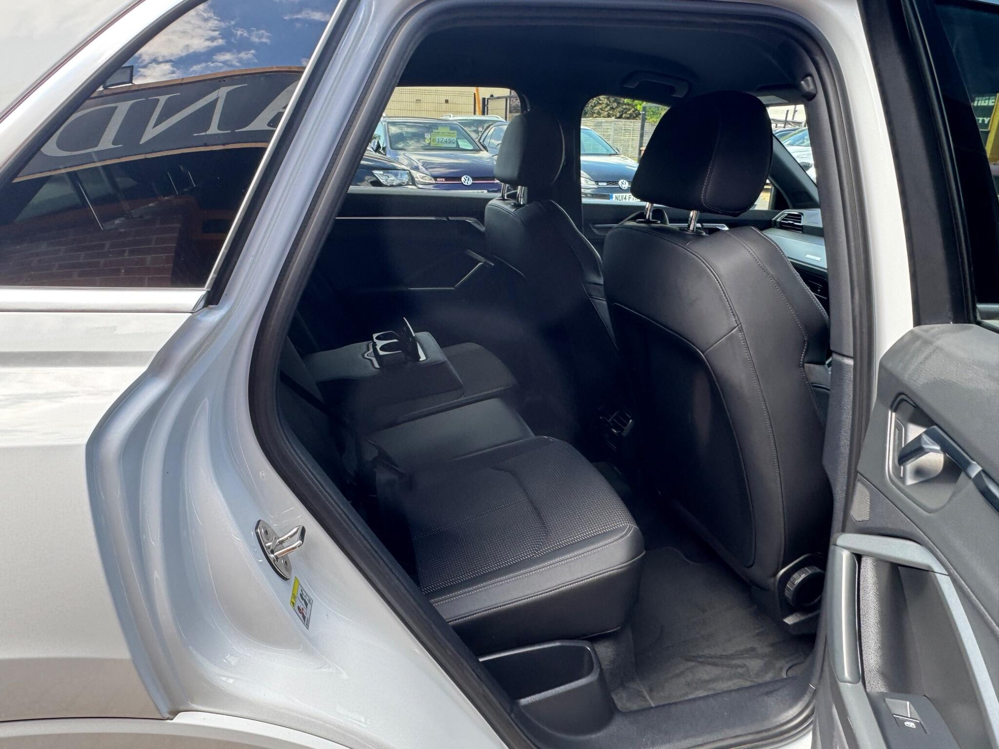Audi Q3 view 12