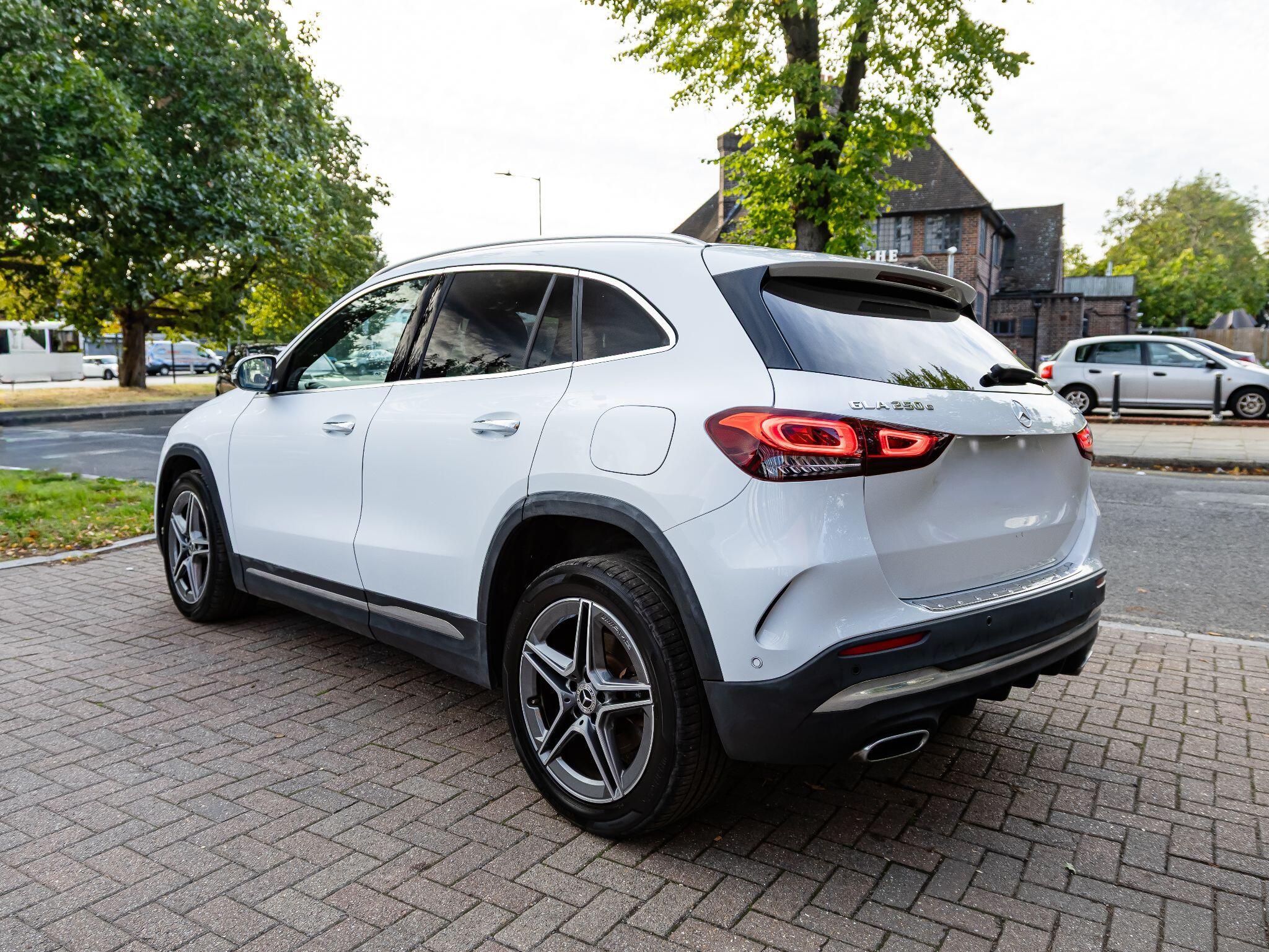 Mercedes-Benz GLA view 7