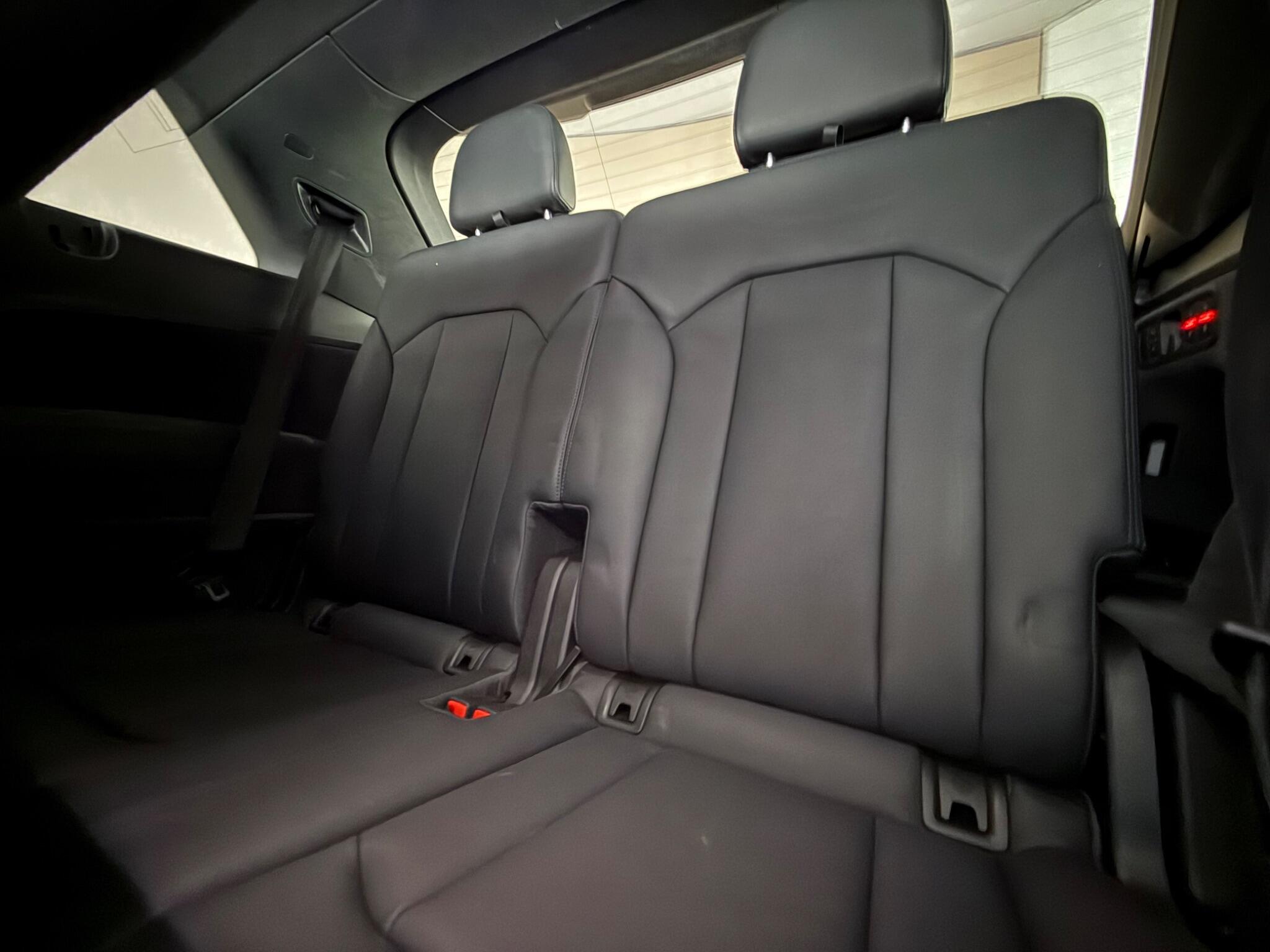 Audi Q7 view 34