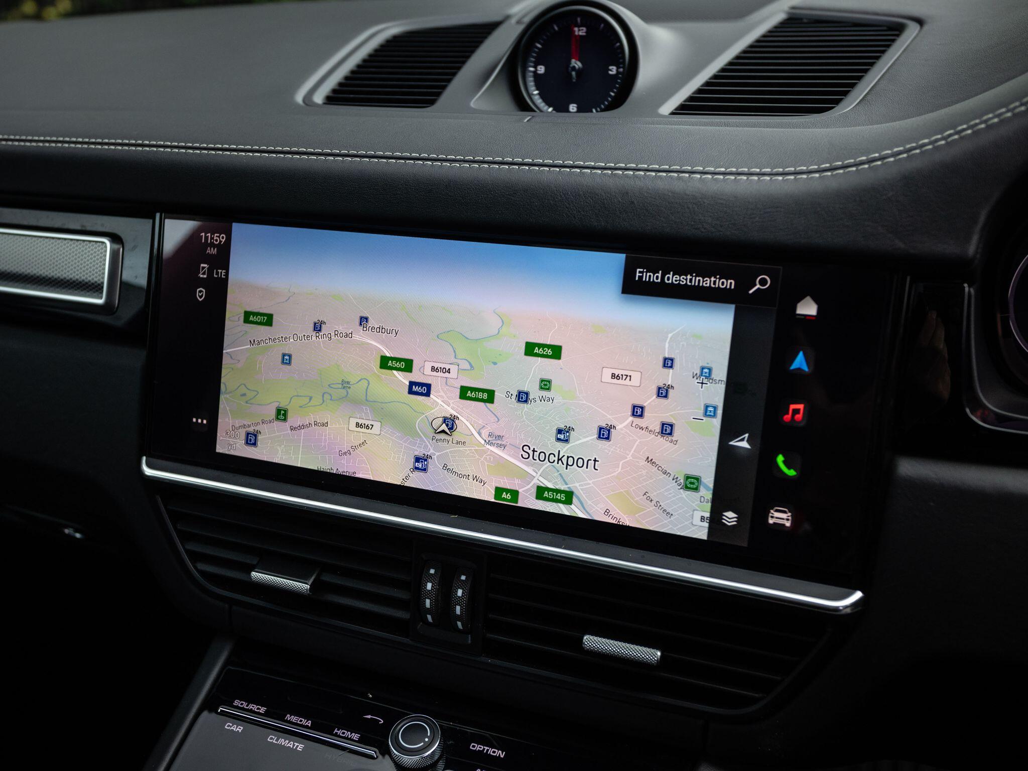 Porsche Cayenne view 26