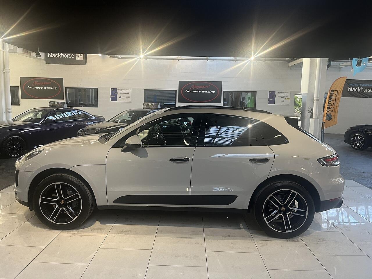 Porsche Macan view 4