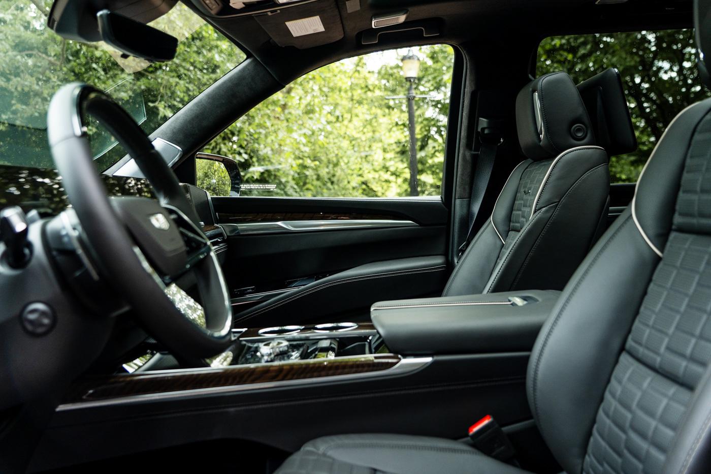 Cadillac Escalade view 27