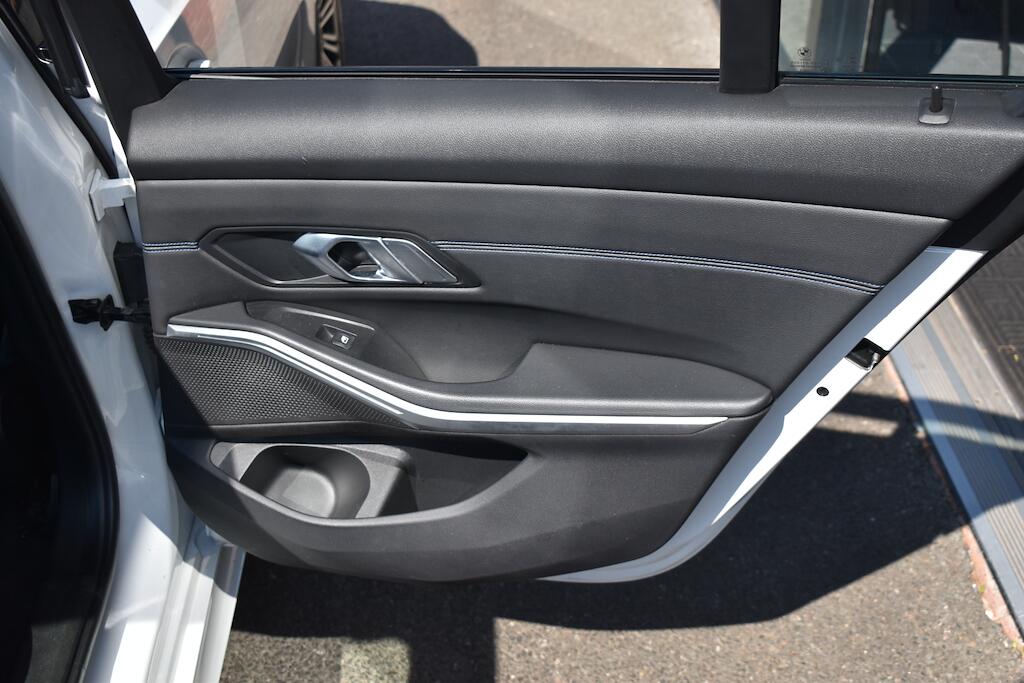 BMW 3 Series view 33