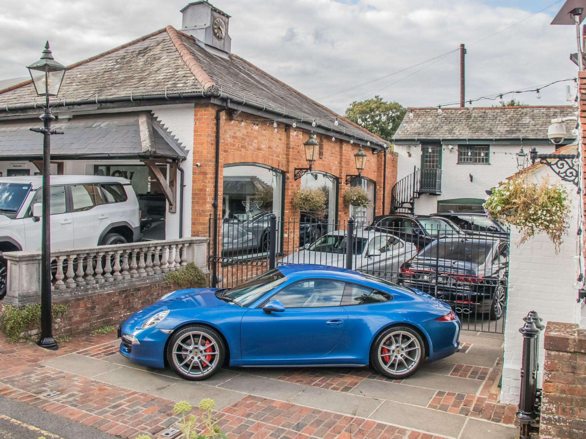 Porsche 911 view 11